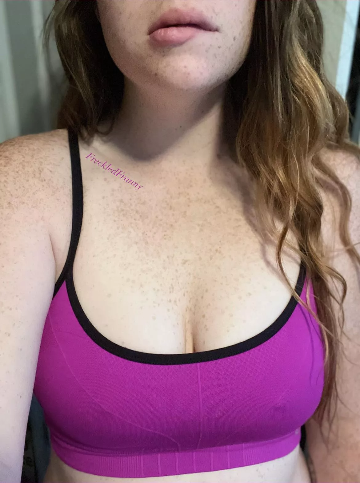 Does my fav sports bra look good on me?