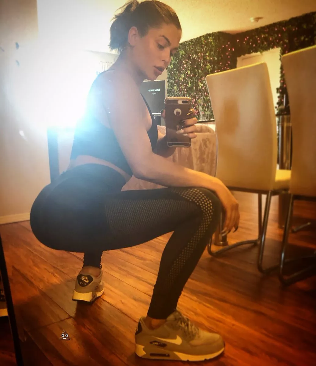 Domino Presley in YogaPants