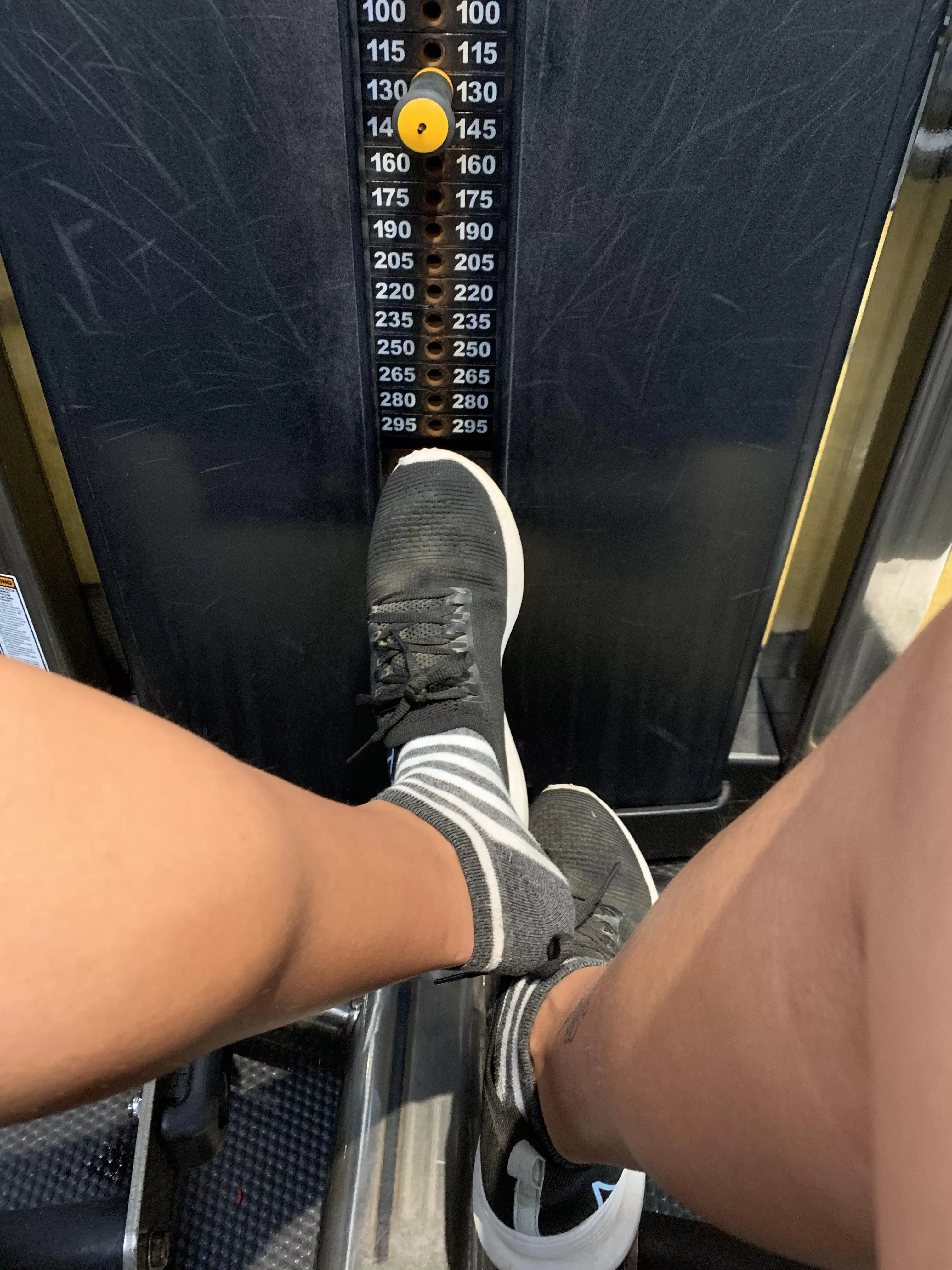 Donâ€™t we love leg day? ðŸ’ª [selling]