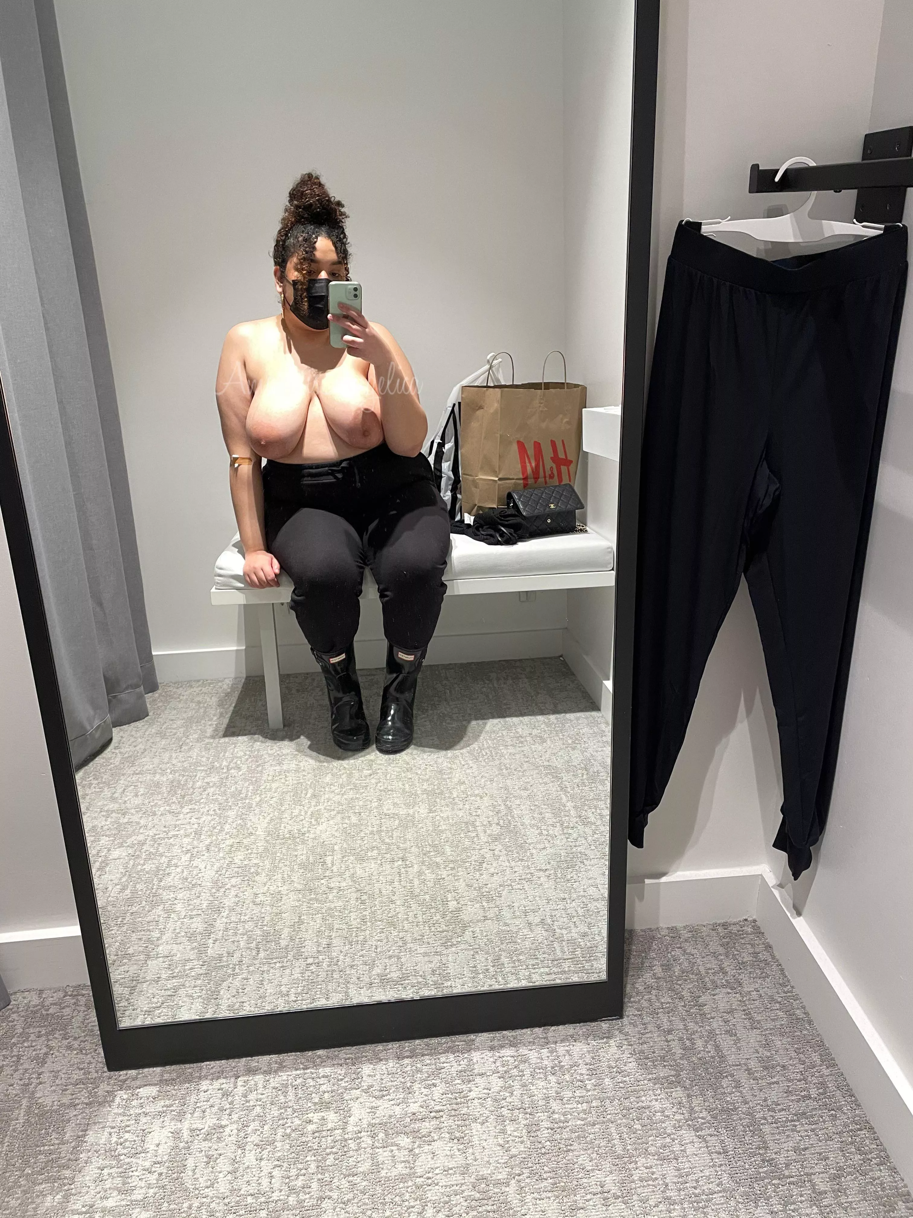 Dressing room flash ðŸ¥°