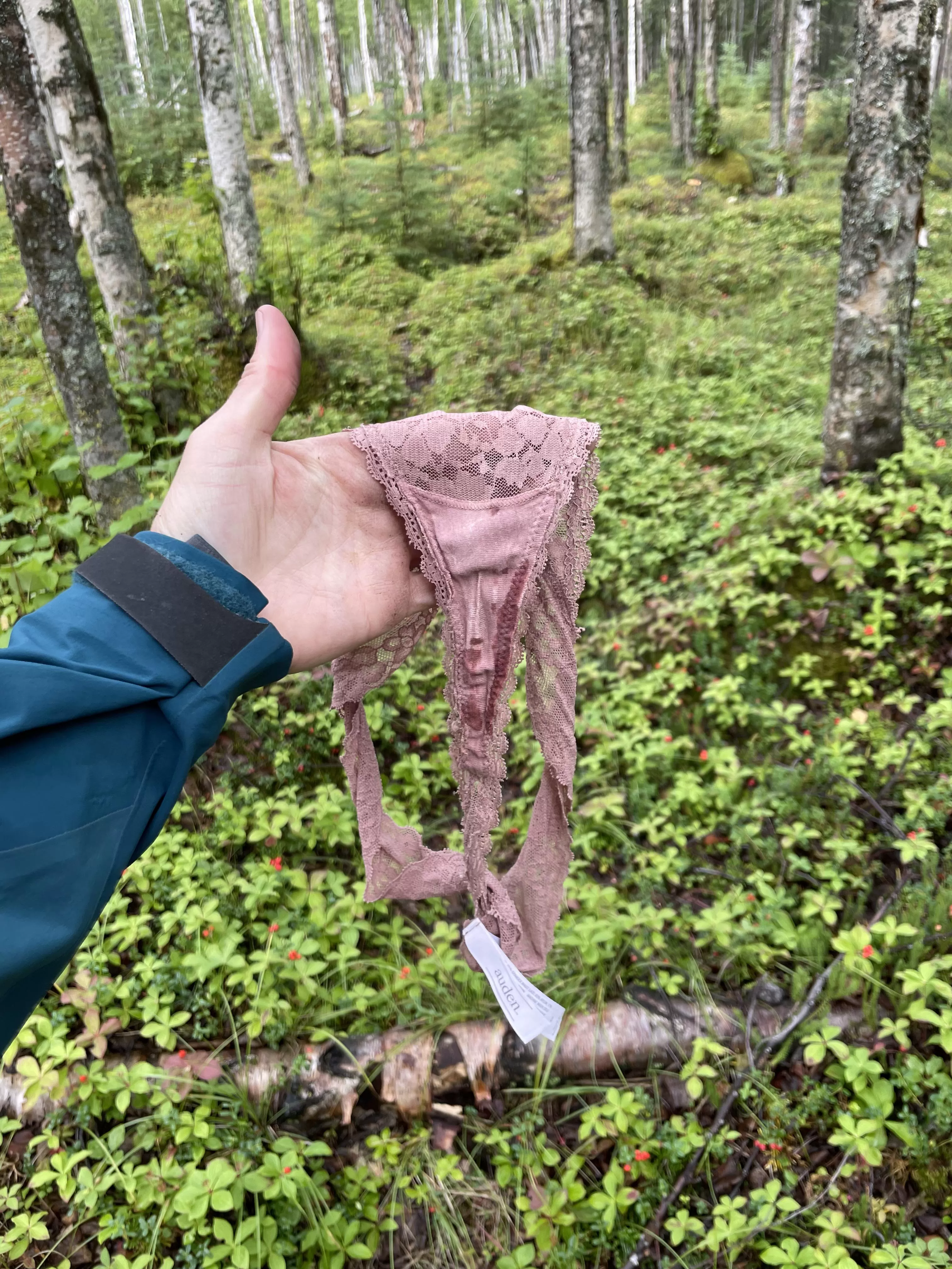 Dribble happensâ€¦.especially in the woods (leave no trace - aka no TP) ðŸ¤­ðŸ¥°ðŸ¥°ðŸ˜˜