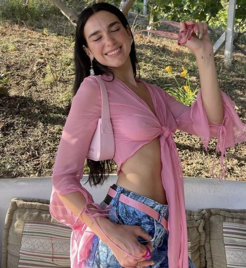 Dua is such a tease ðŸ¤¤