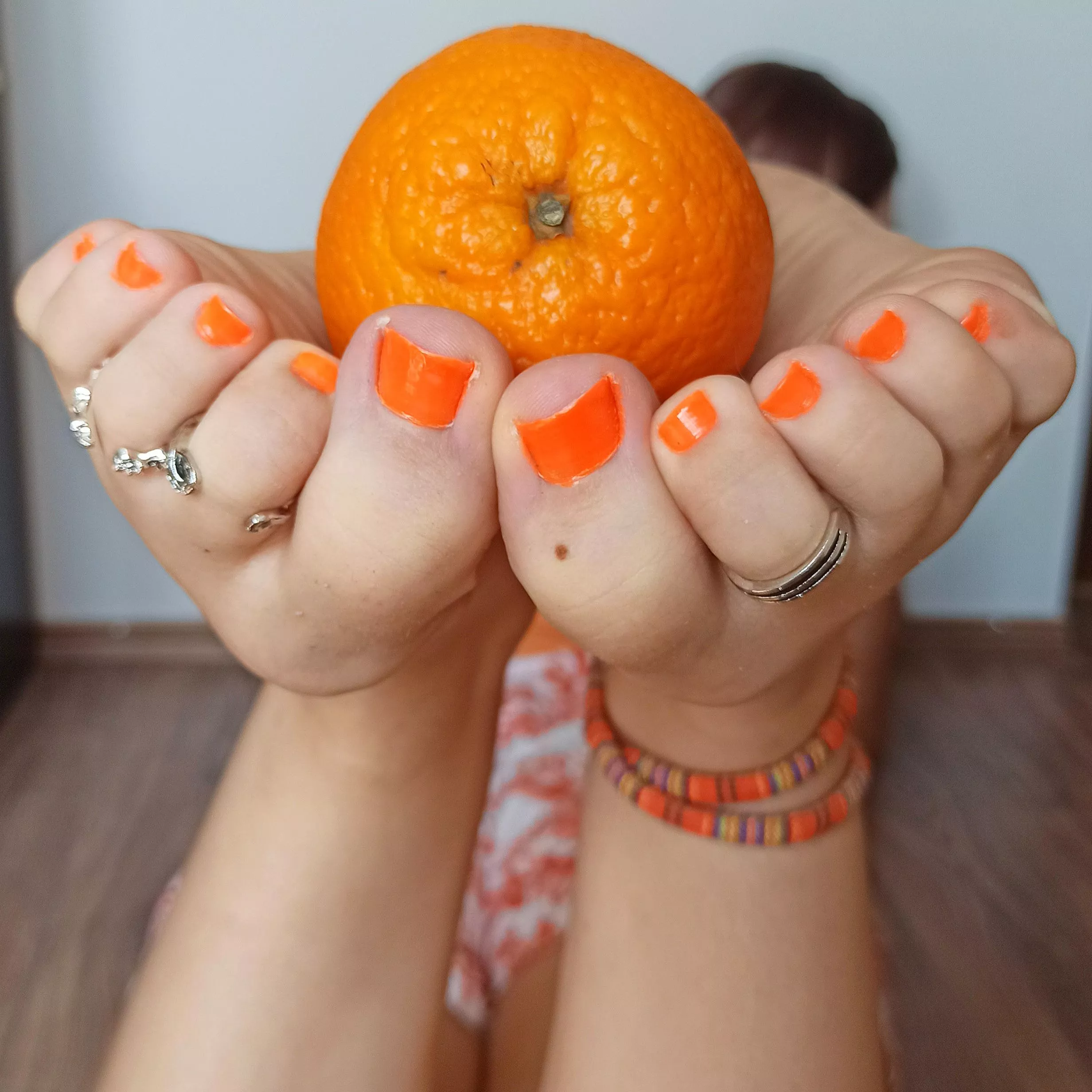 Eat from my feet. 🍊