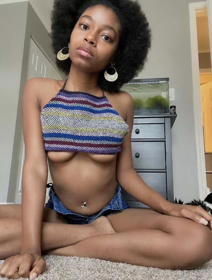 Ebony’s on this subreddit are rare snap: petitekittykat2