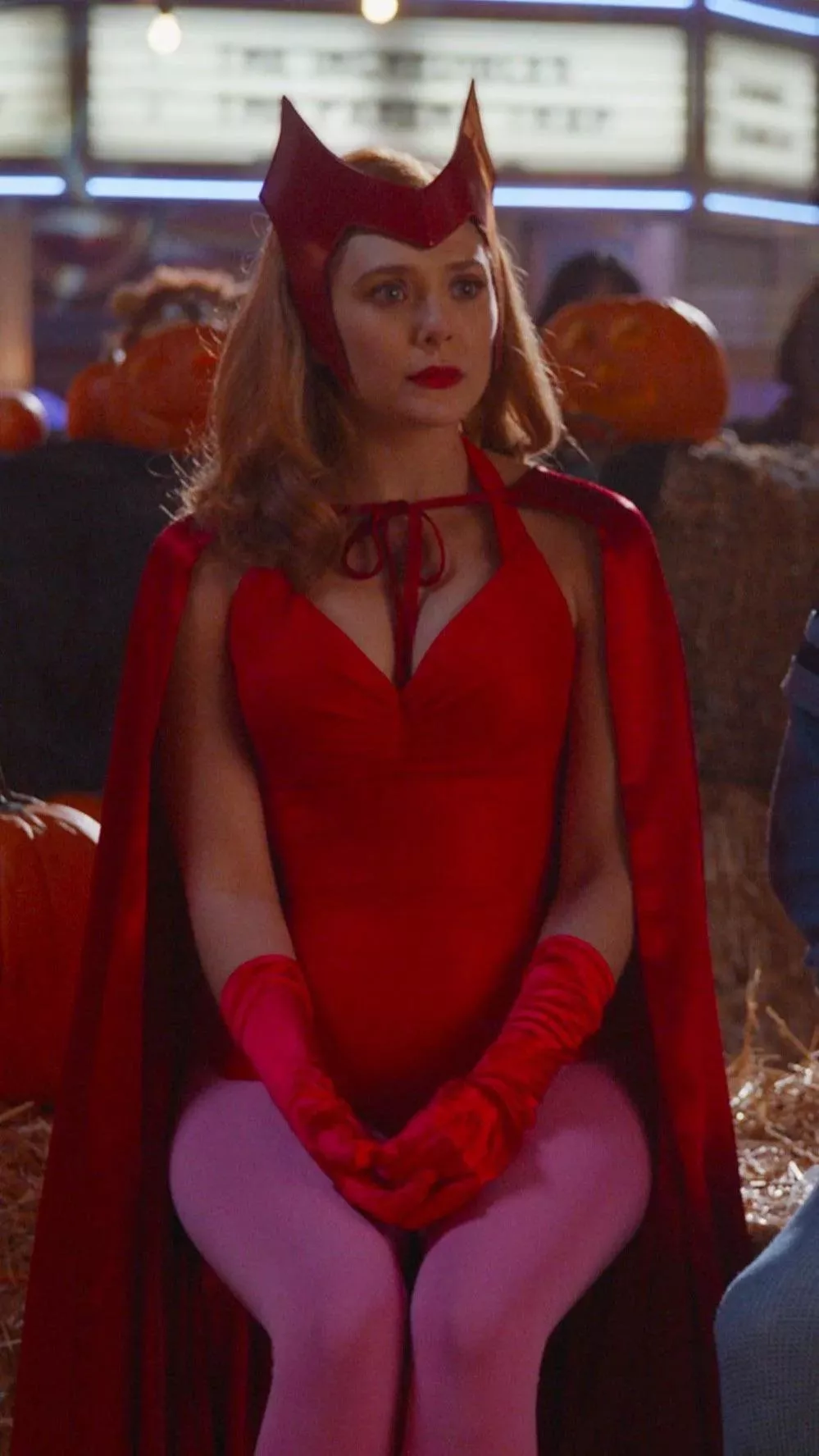 Elizabeth Olsen in the halloween episode of WandaVision was perfection