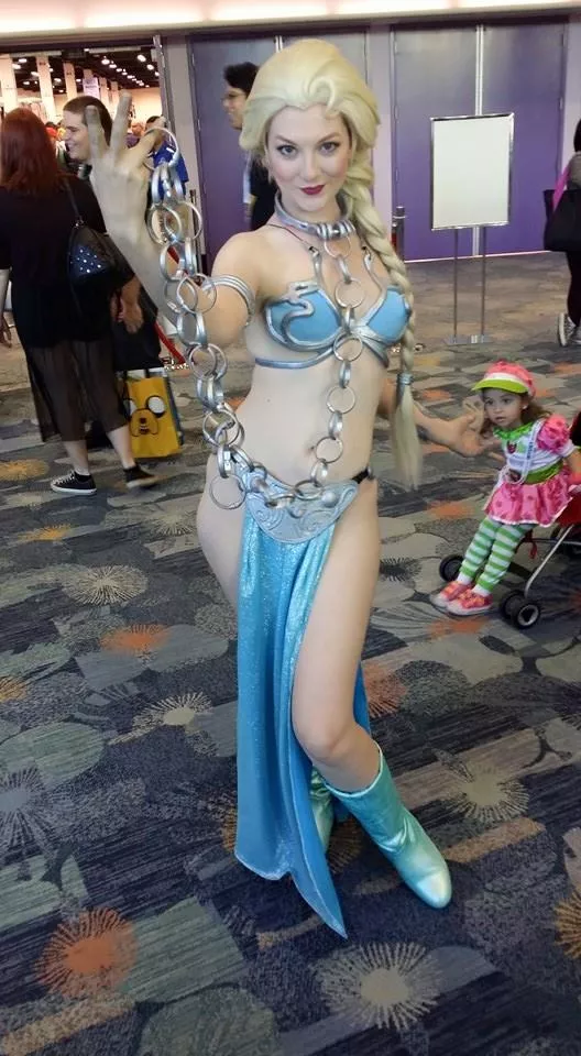 Elsa/Slave-Leia cosplay crossover