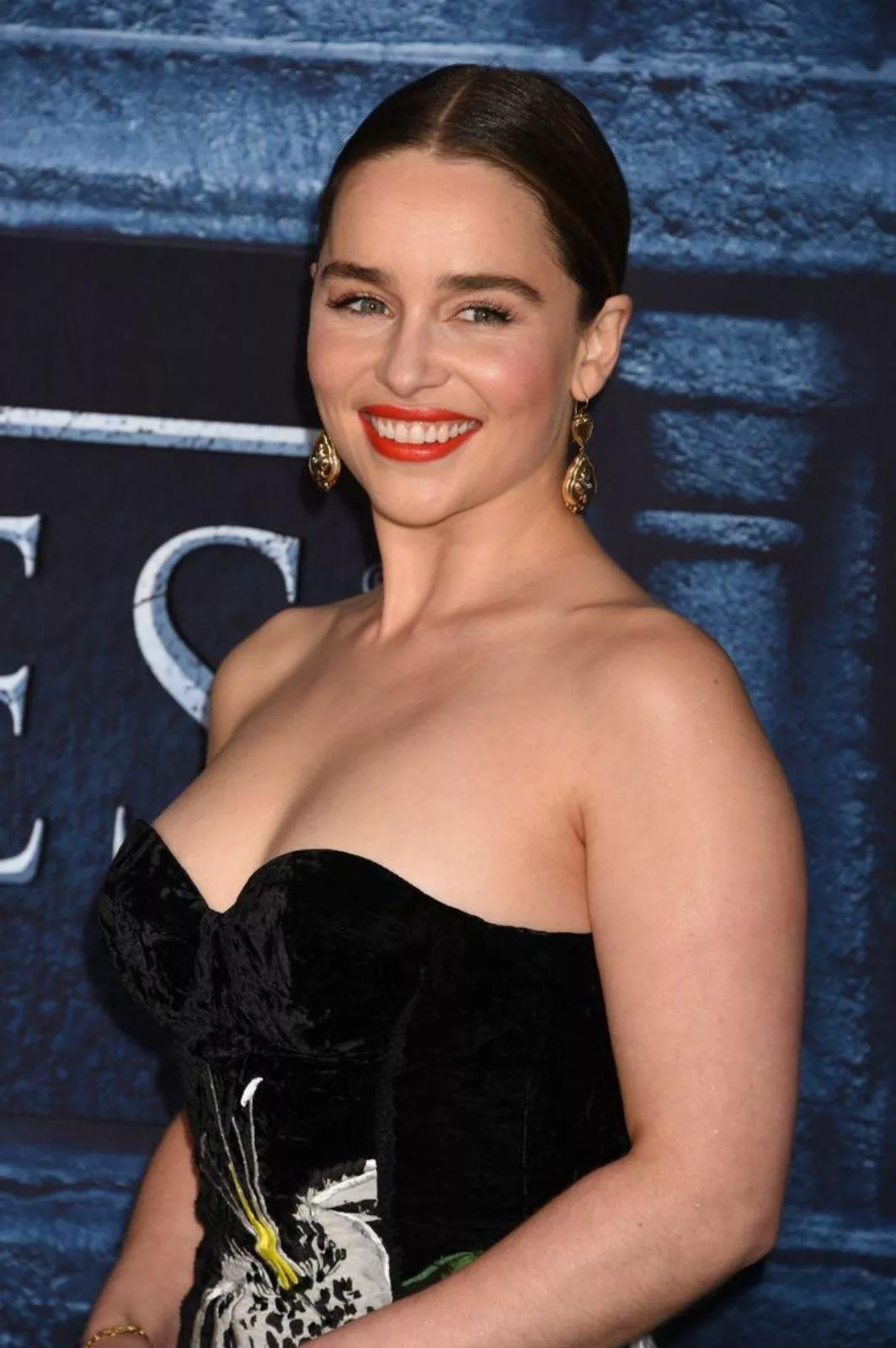 Emilia Clarke DSLâ€˜s and jugs