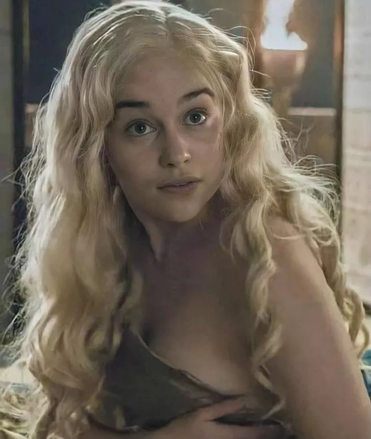 Emilia Clarkeâ€˜s face when she realize that sheâ€˜ll definitely get pregnant with all the cum inside her womb after a long creampie night with her fansâ€¦