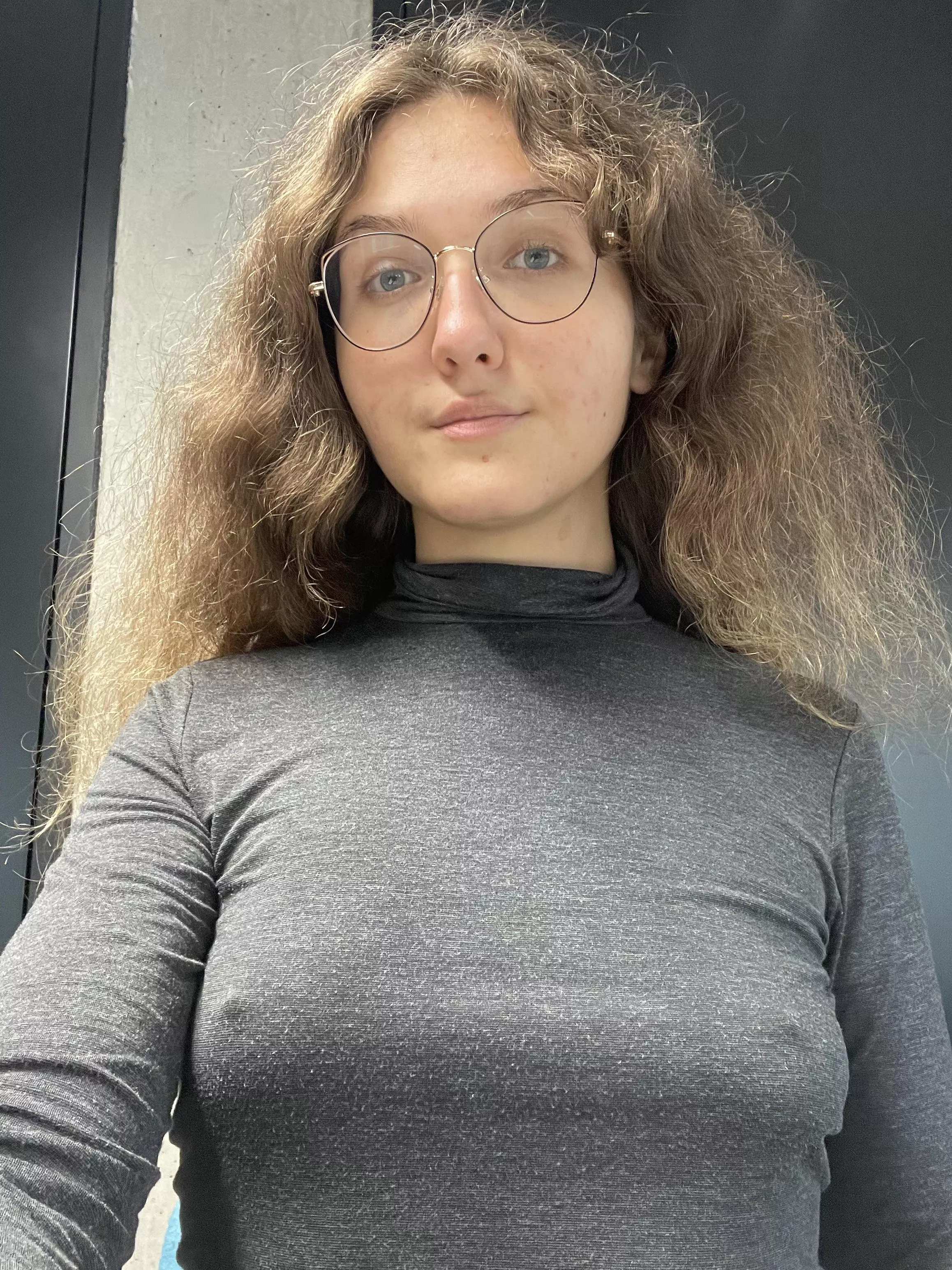 ermm how did I not know about this sub when I basically live braless in turtlenecks? 😅