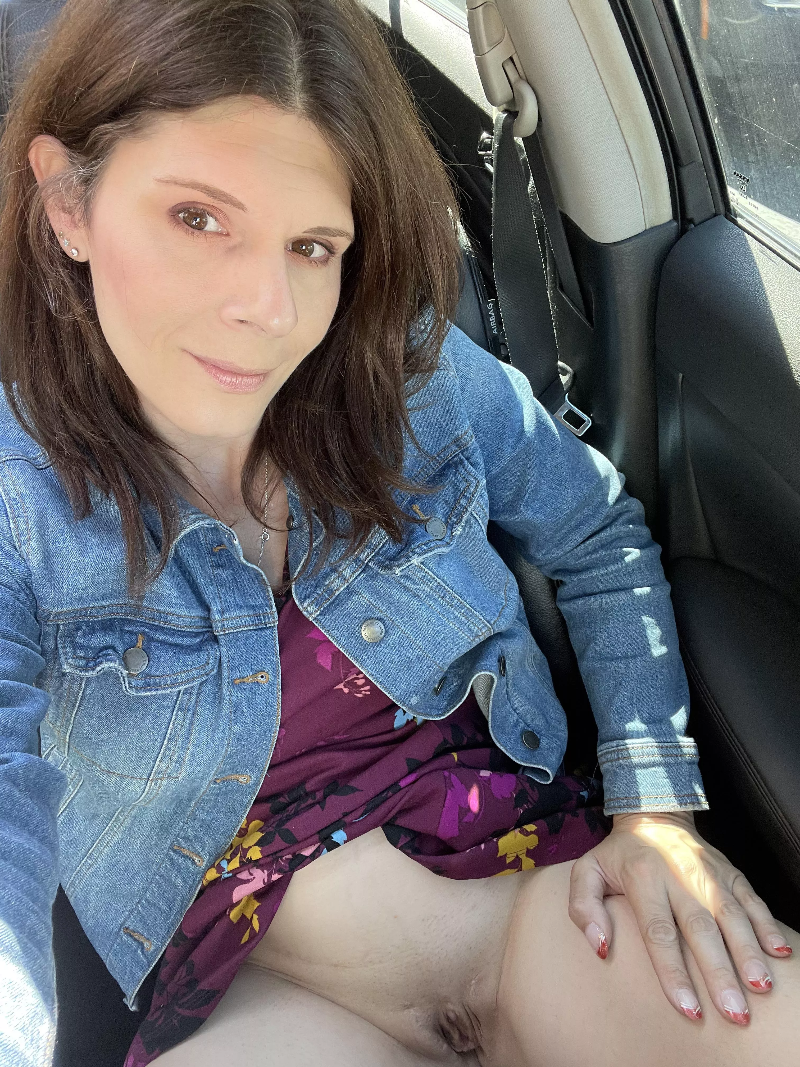 Even going into the cooler seasons…I still make sure the panties remain off (39F)