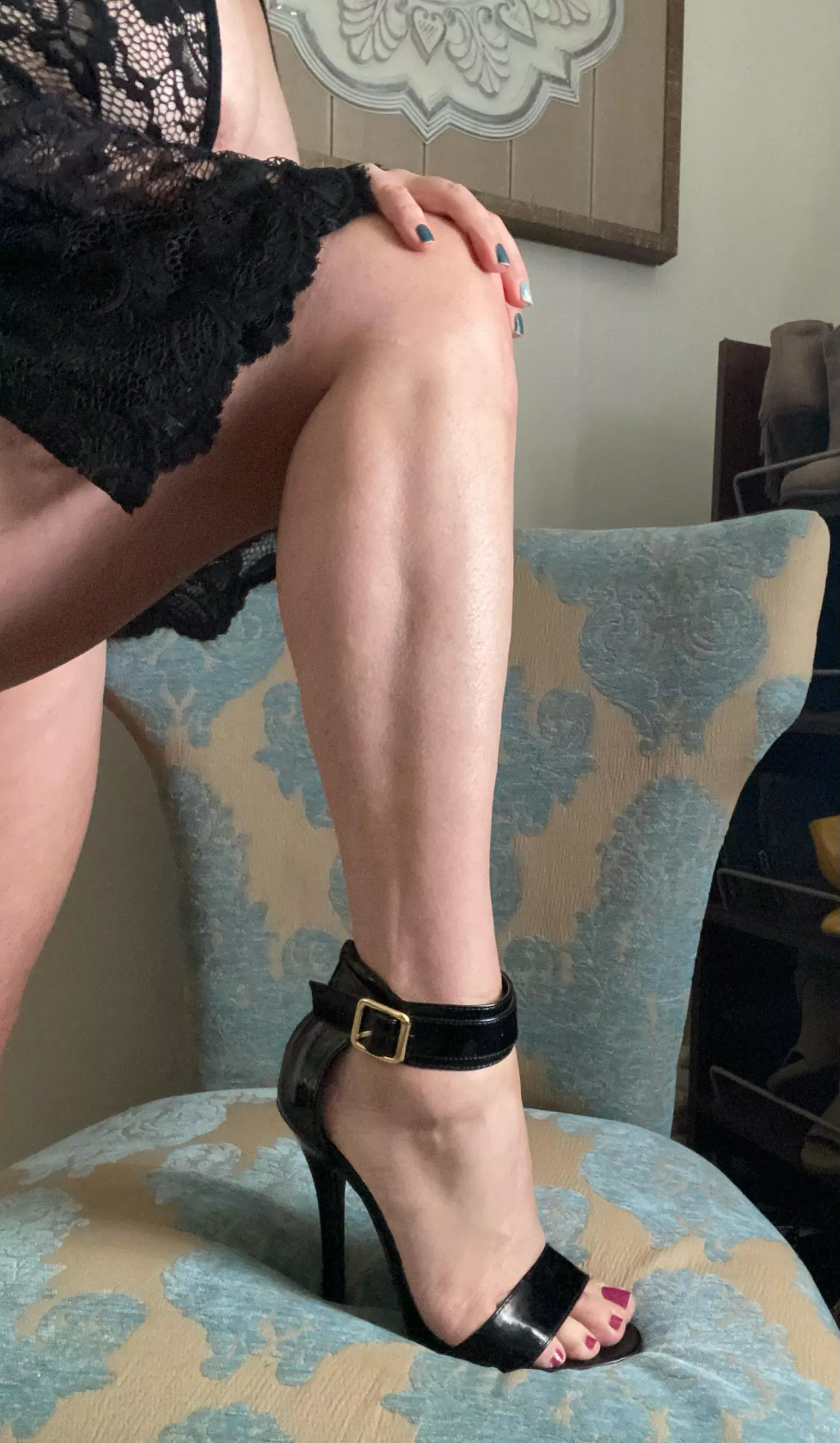 Executive milf in heels