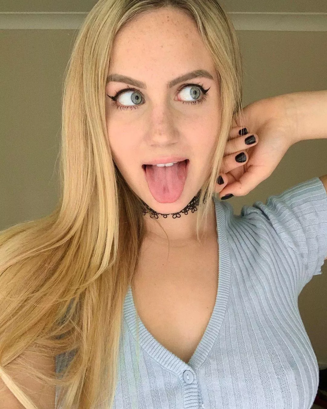 eyes, freckles, choker, tongue