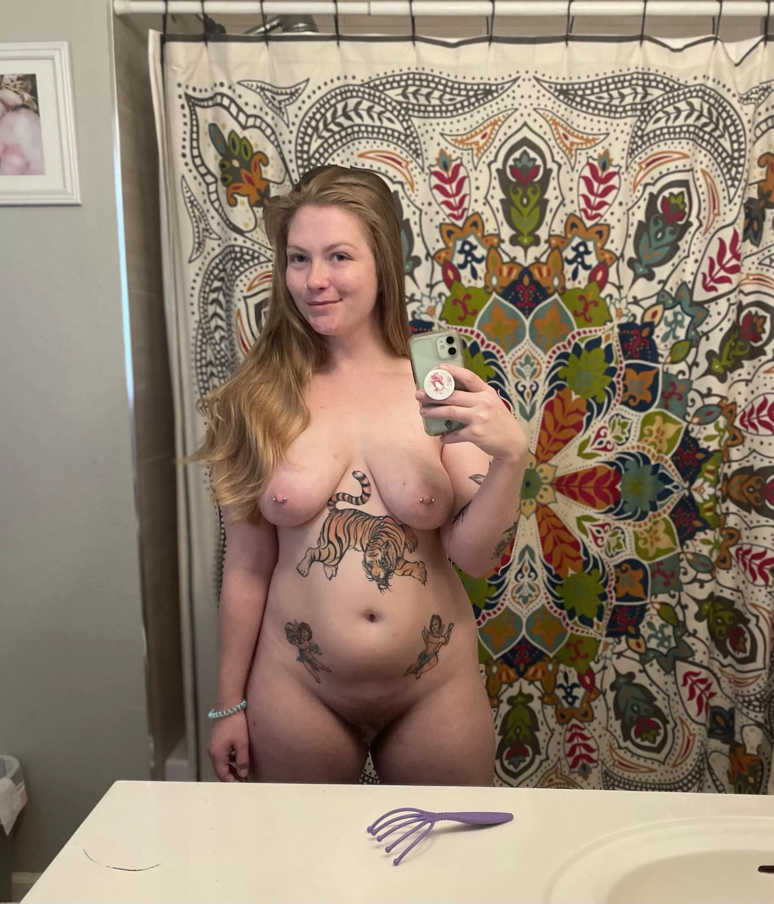 F 24 5â€™2â€ 160lb