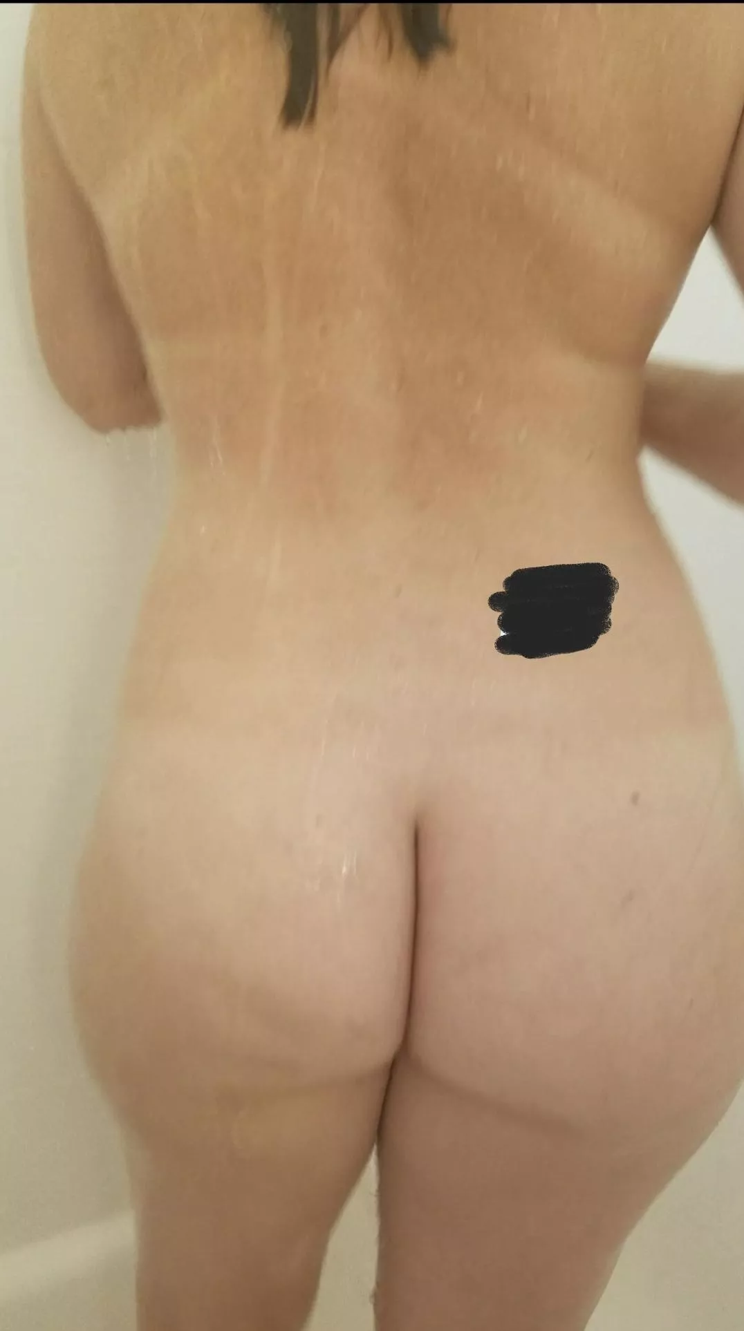 (F) 44 can you even notice my light tan lines?