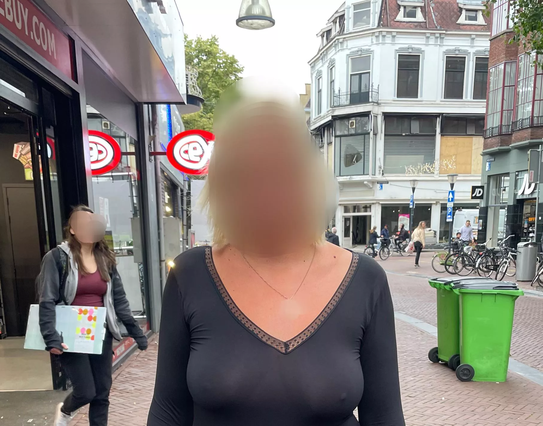 [f] braless is the best wat to shop