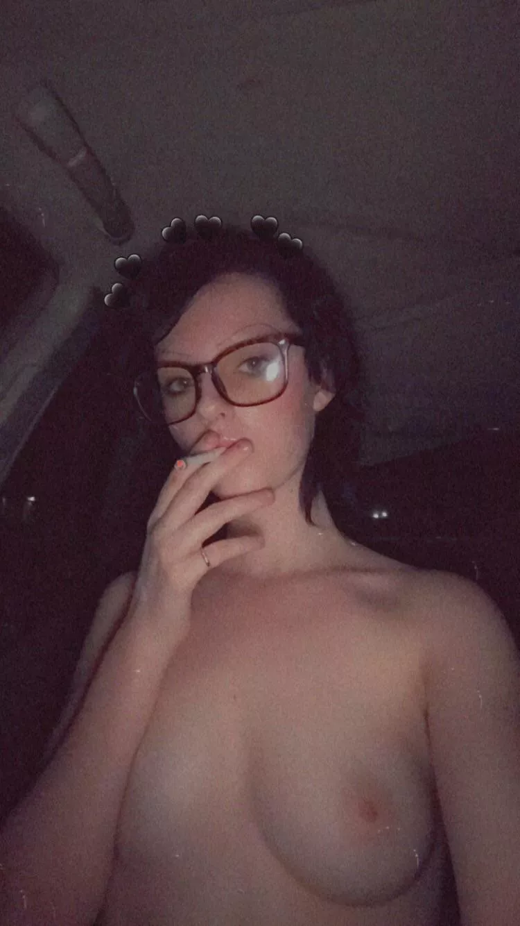 F18 risky topless cigarette