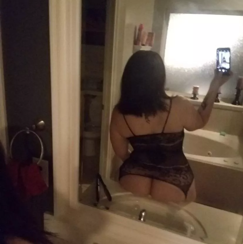 [F32][Houston] If I set her up a gang bang, do you think enough guys would show?