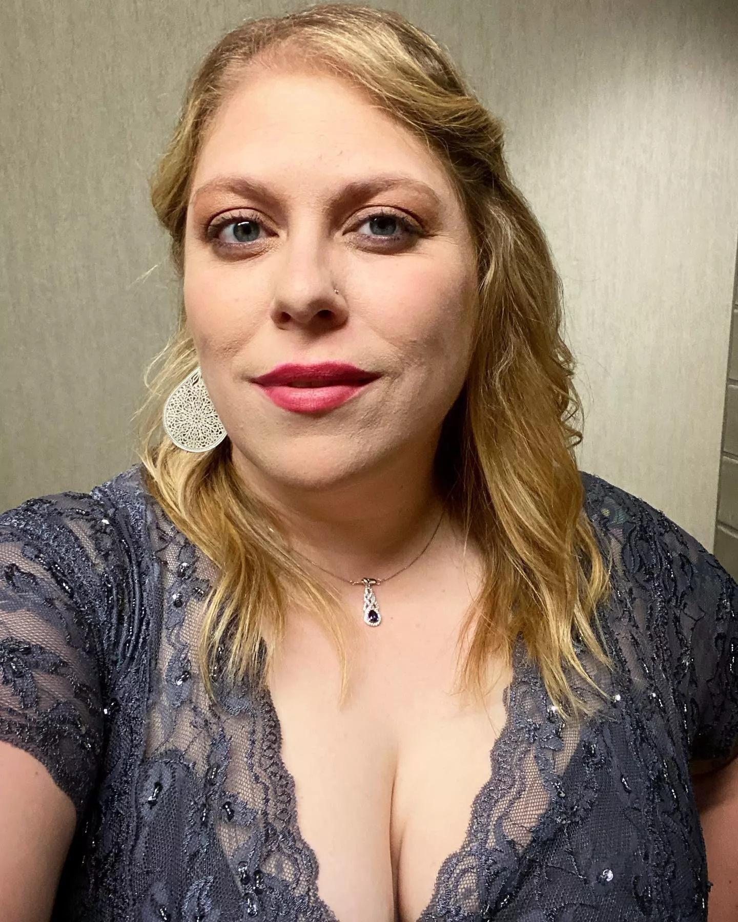 Fancy date ready. Who wants to take me out? 😘