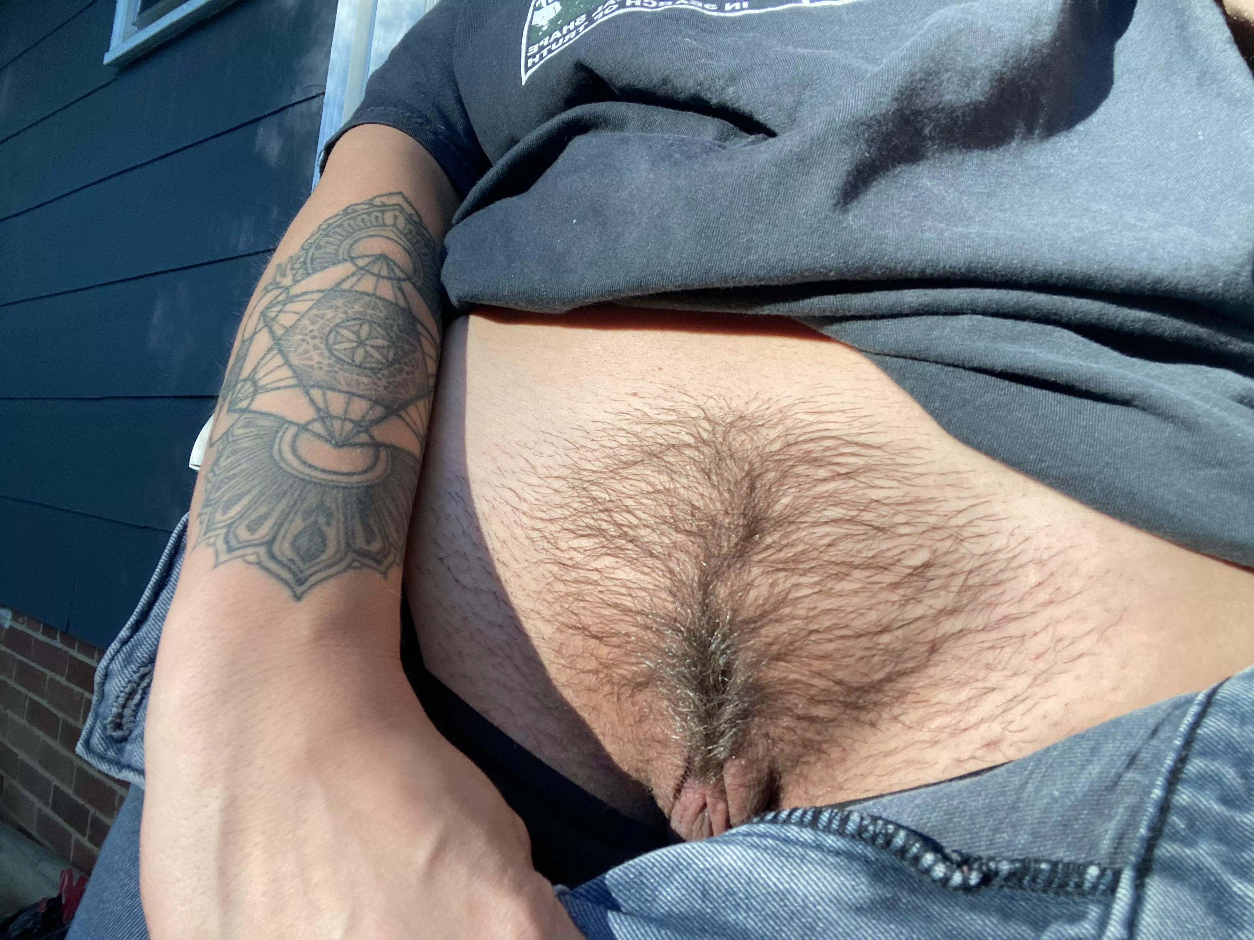 fat pussy and a perfect bush, what more could you want ?