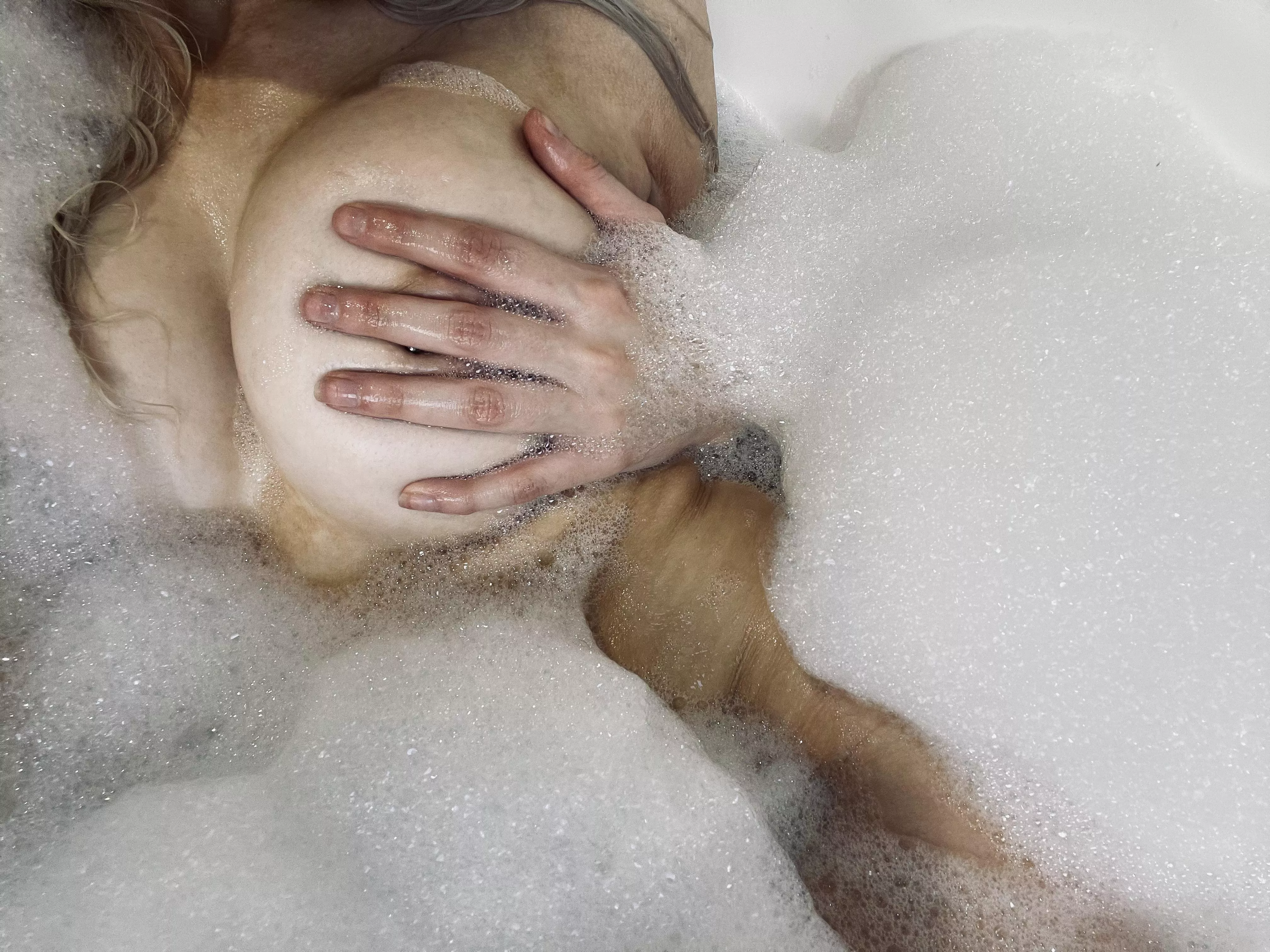 favourite place to play with myself 🛁🥵