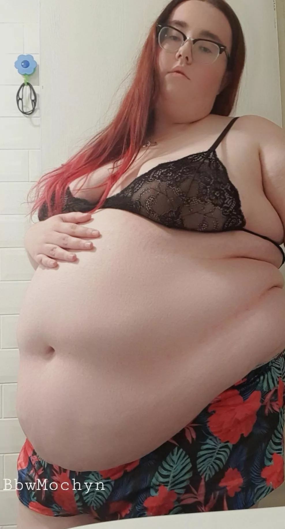 Feeling enormous after my stuffing ðŸ·ðŸ¥°ðŸ¥µ can you help rub my belly?