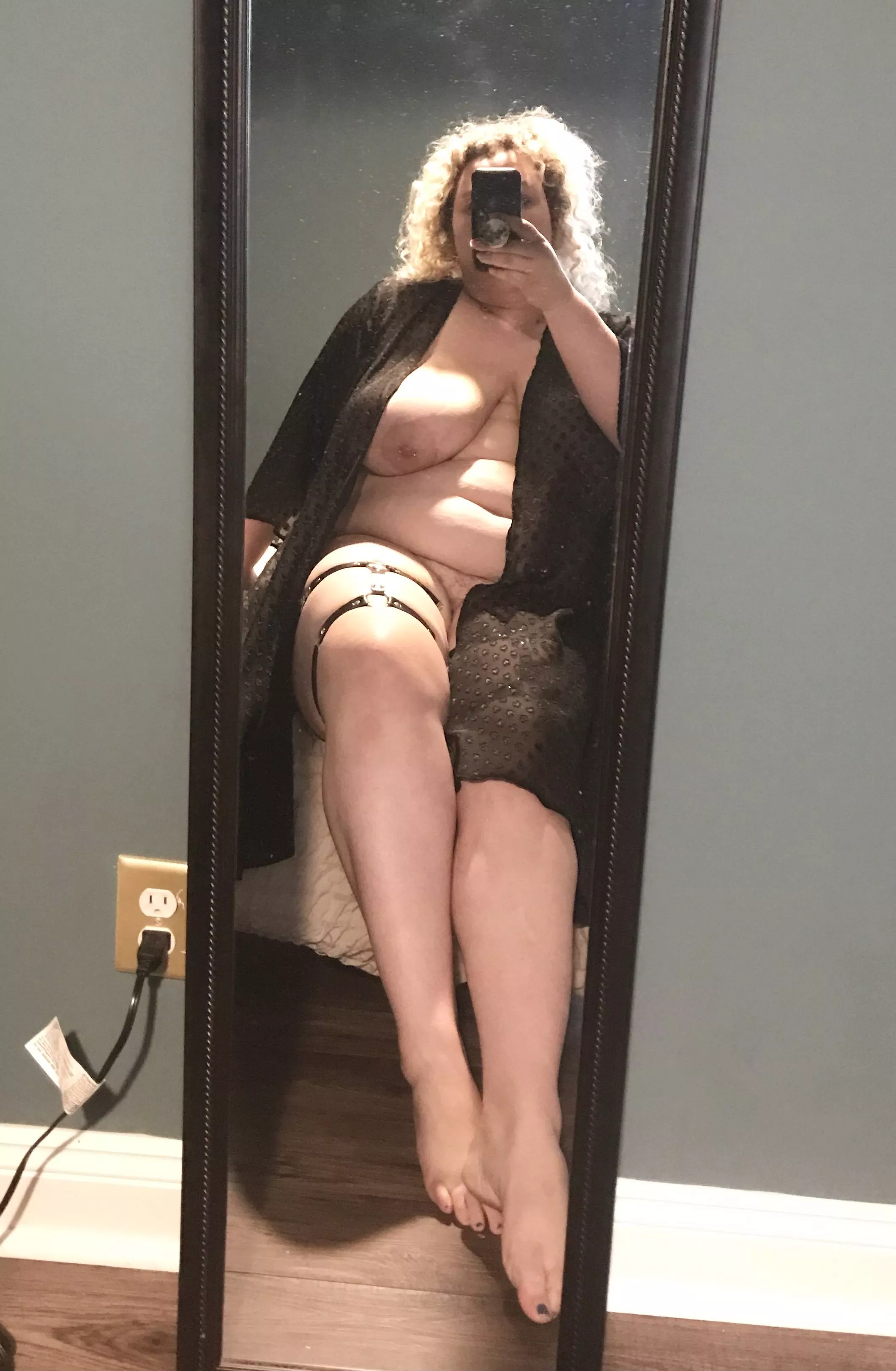 Feeling sexy in this robe ðŸ˜