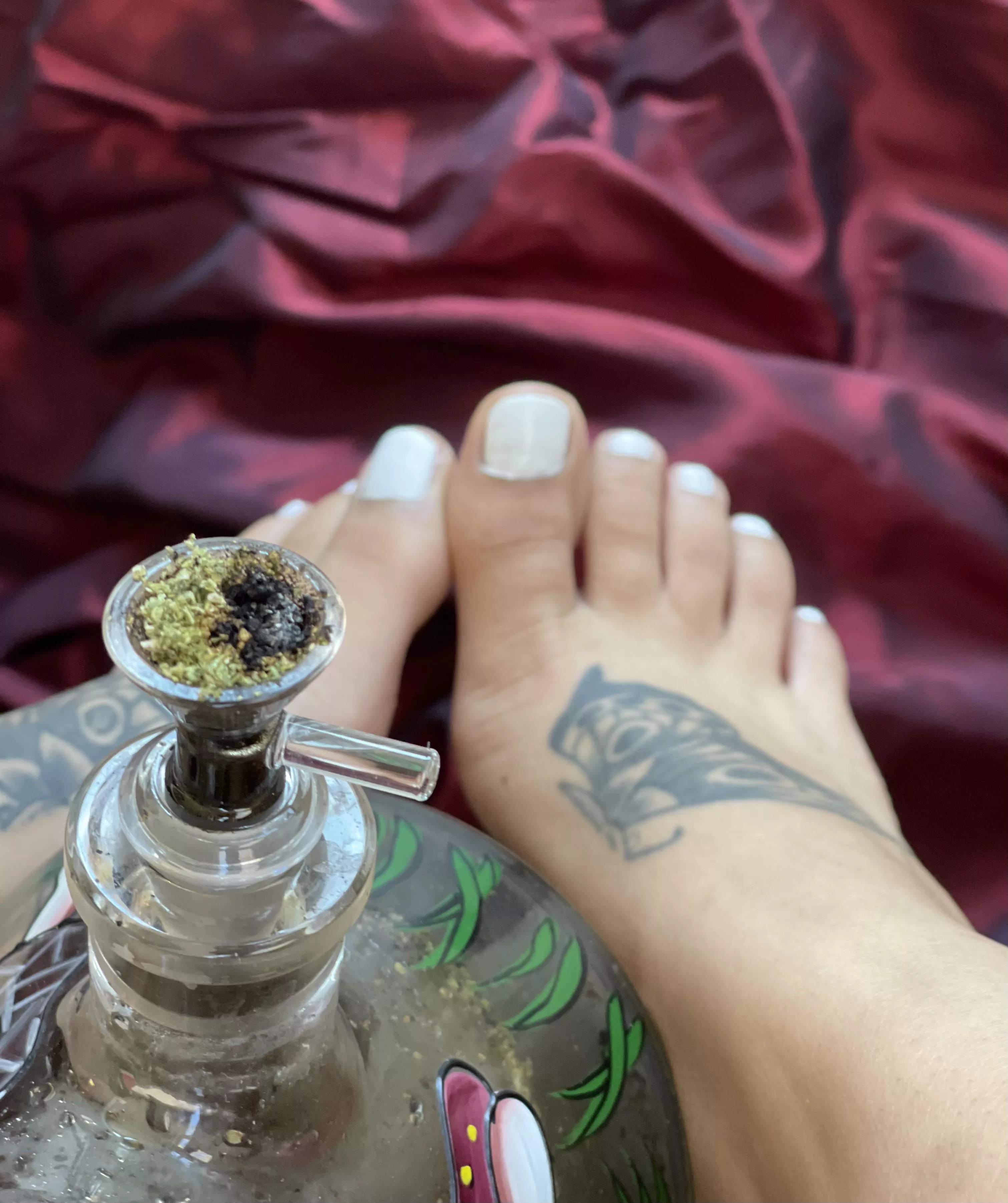 Feet and weed what else do you need 💋🍃🤍