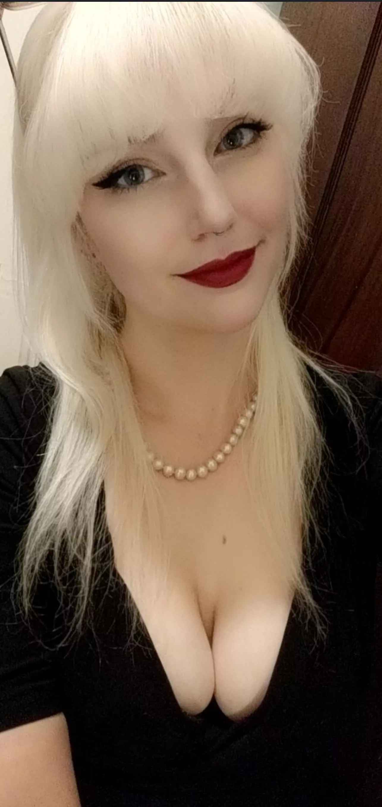 [F]elt spicy and dressed up for the bar a few nights ago! 🥰