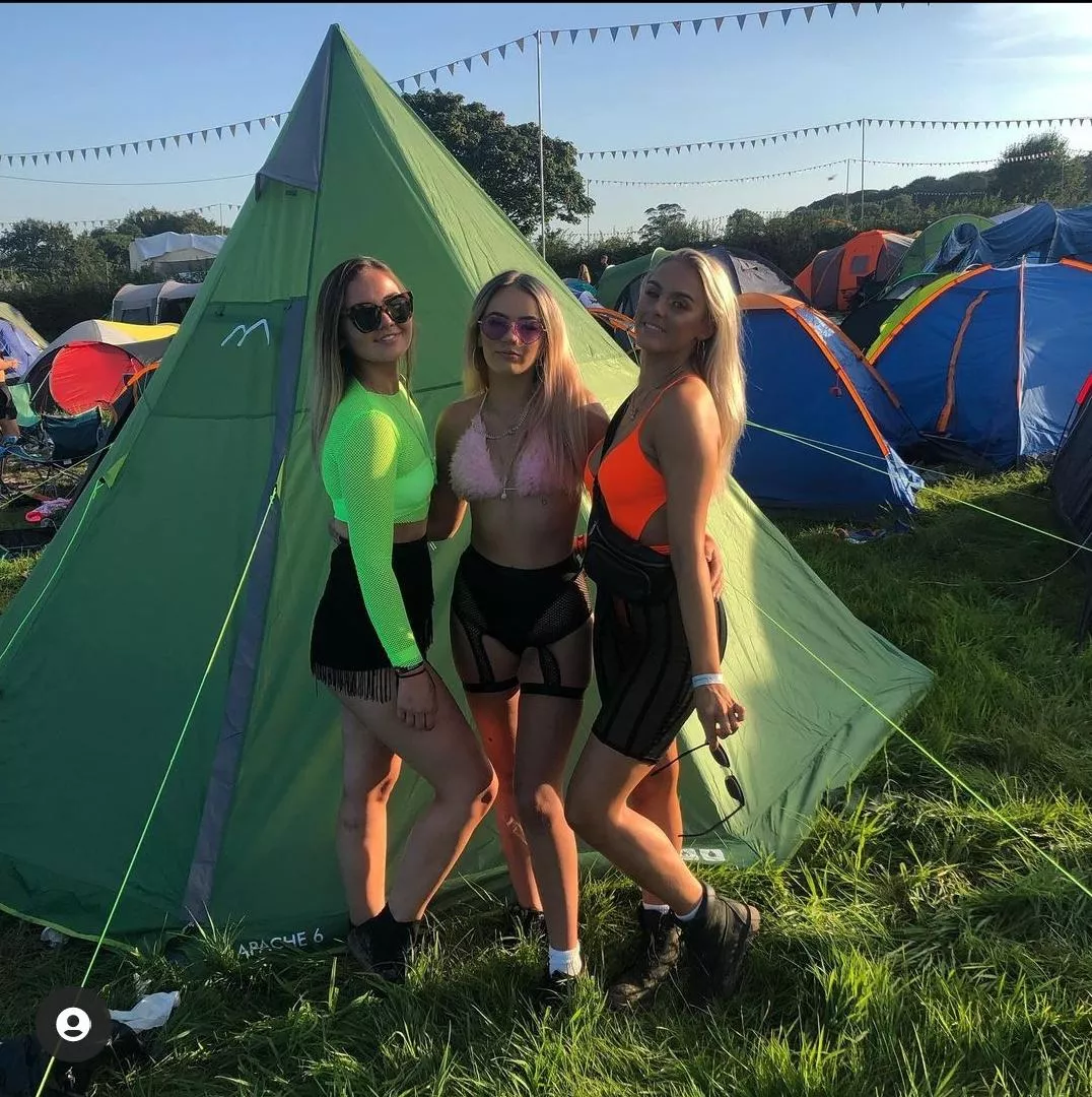 Festival girls