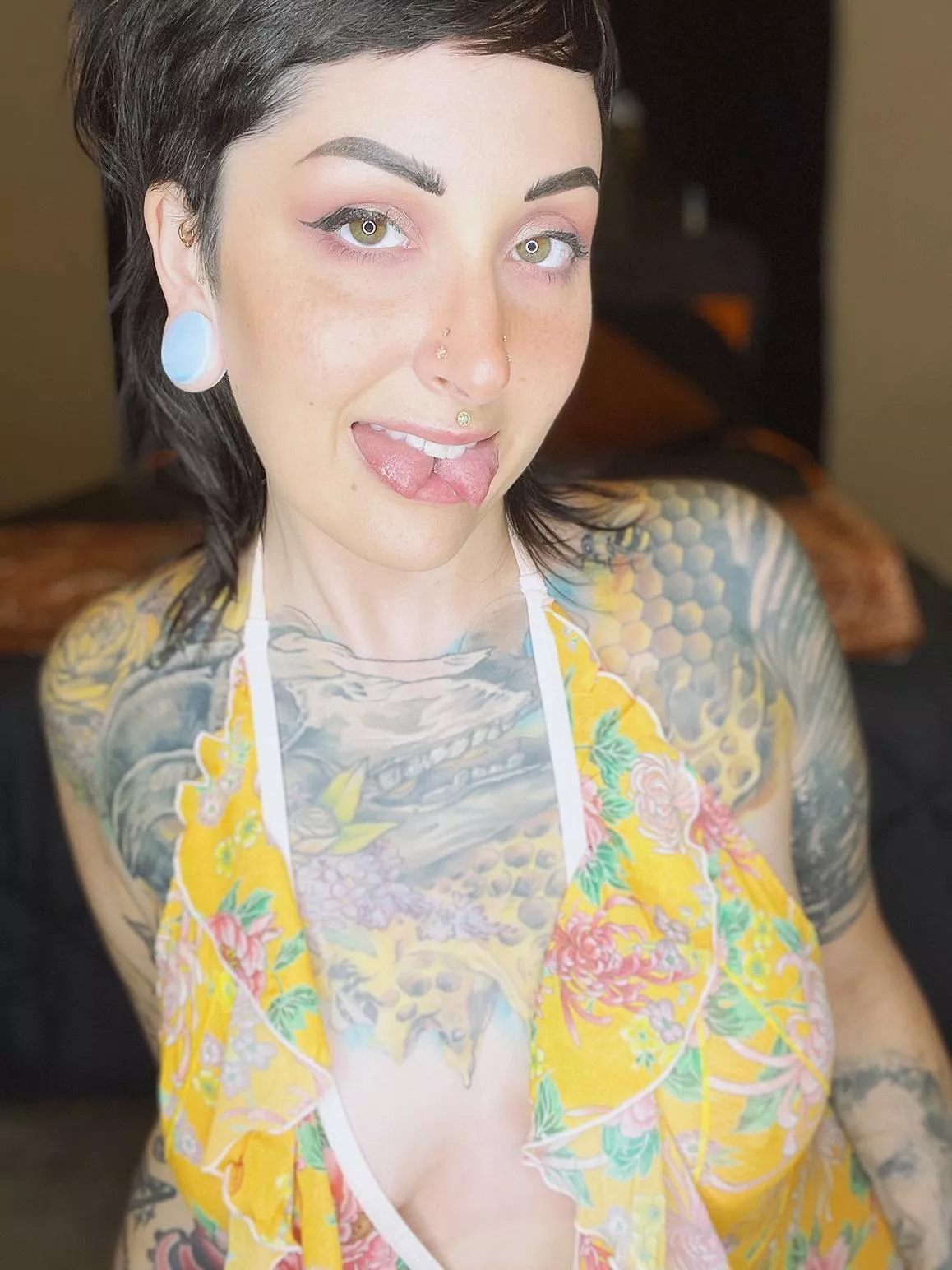 Find out what these tongues can do in a custom [vid] ðŸ‚ get to know me in a [gfe] ðŸ‚ find out what I think about your cock [rate] ðŸ‚ grab a premade for instant gratification