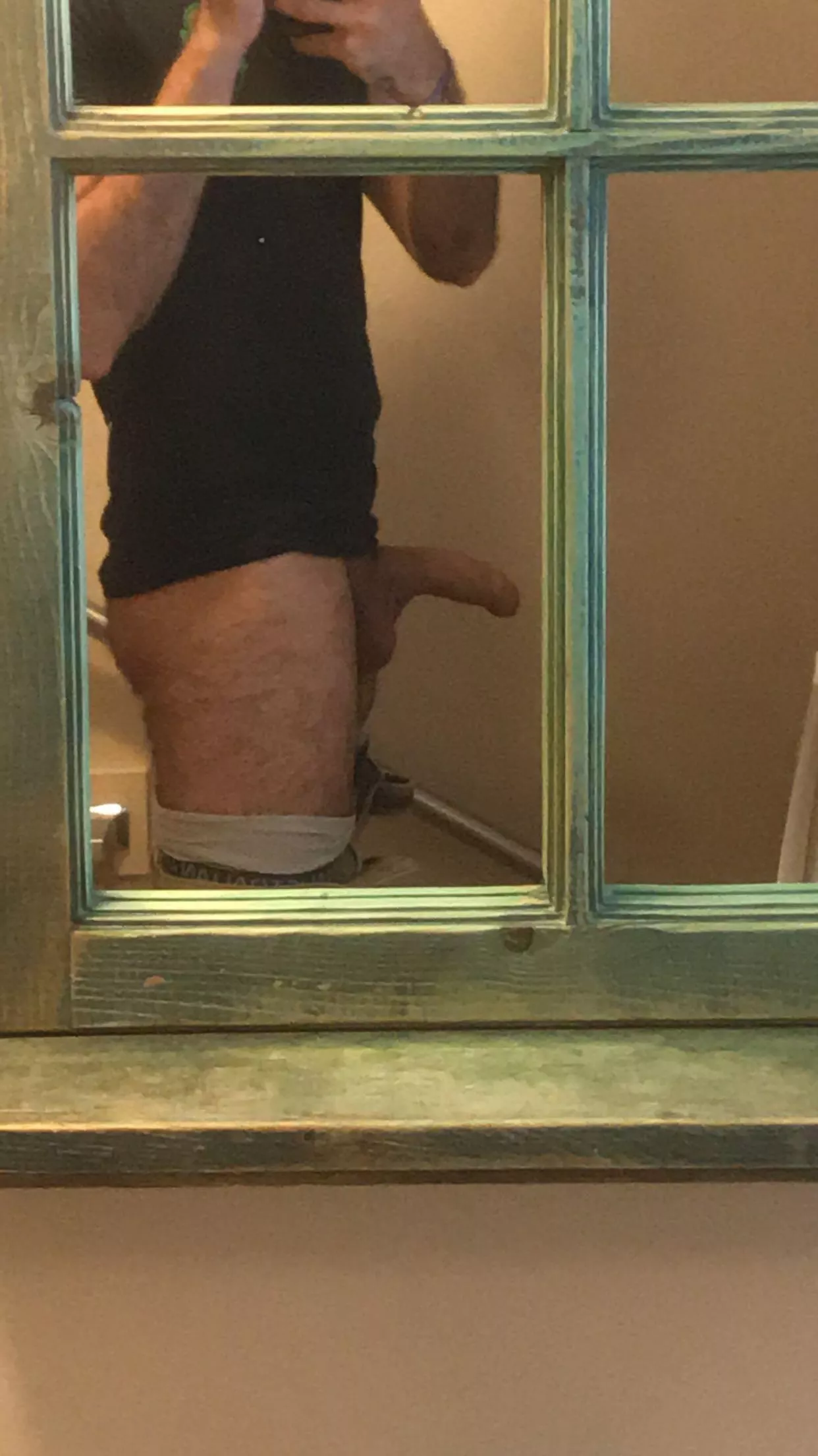 First post everâ€¦ horny at work, bathroom break