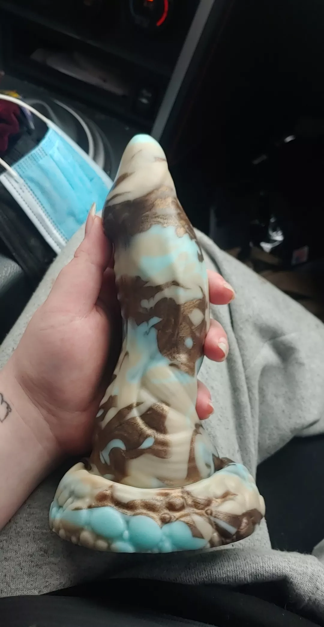 First toy finally arrived! Nox in Mint Chocolate Chip! I've had a Flint Sheath, so I'm excited to finally have a toy! 💕