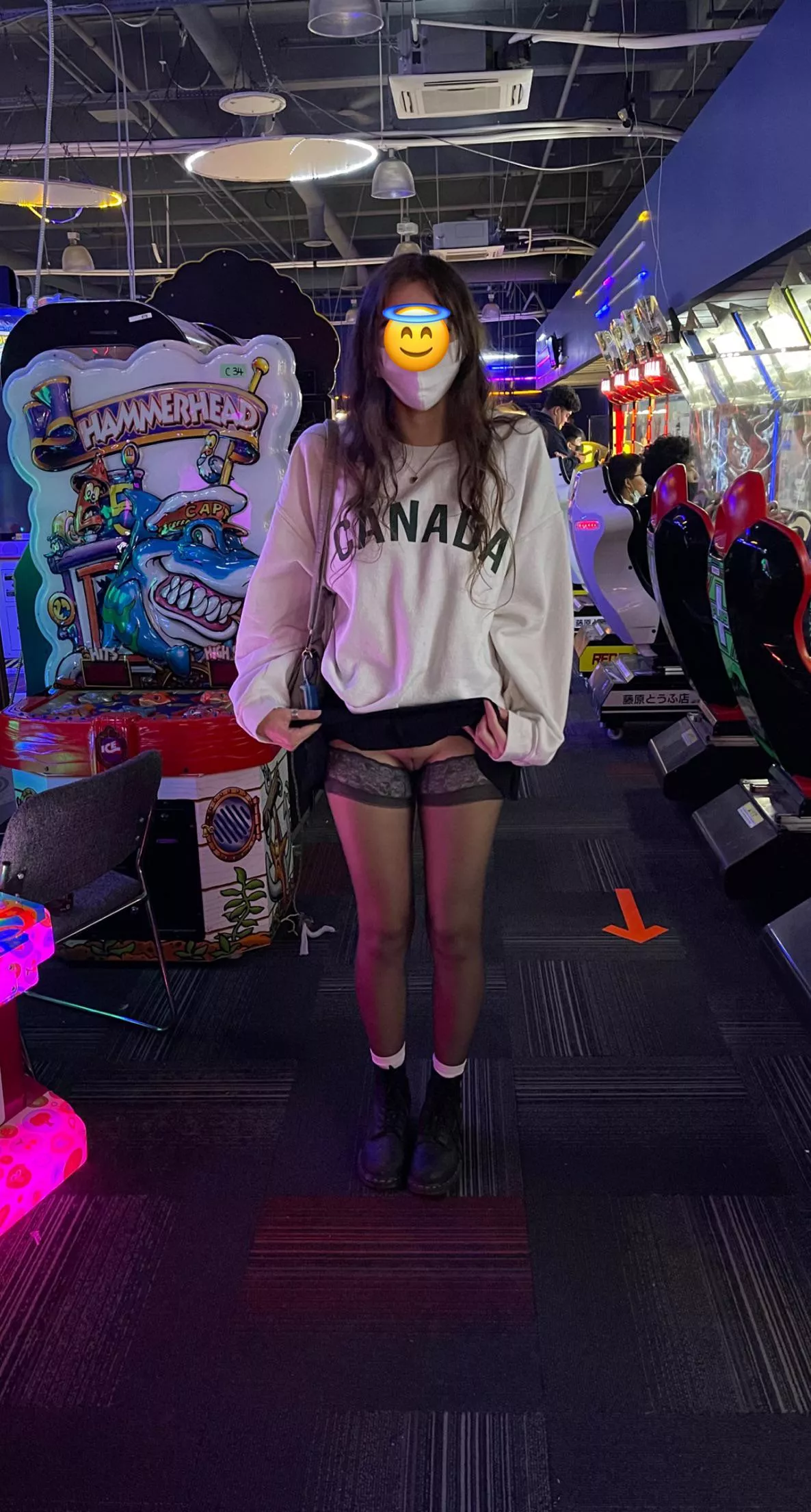 (F)lashing my pussy at the arcade, wore this the whole time ðŸ™ˆ