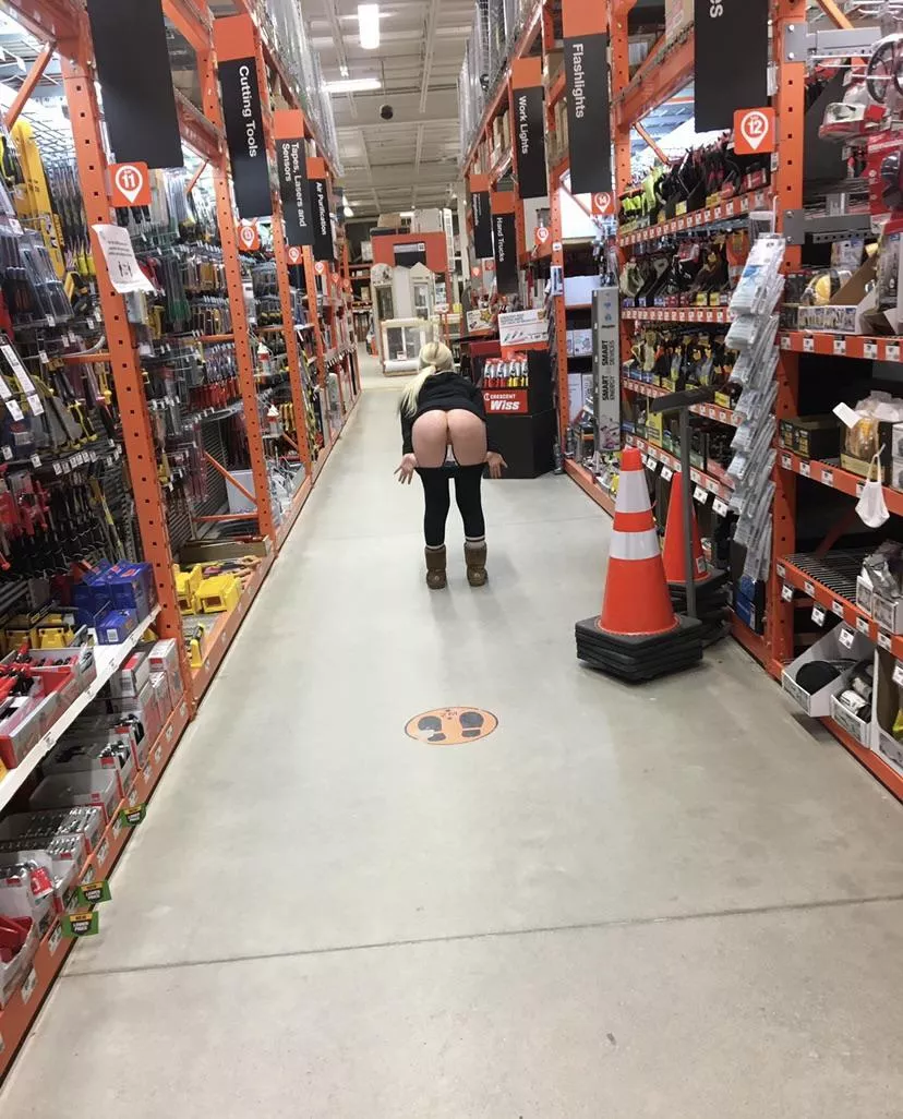 FLASHING my Pussy in HOME DEPOT ðŸ˜ˆ