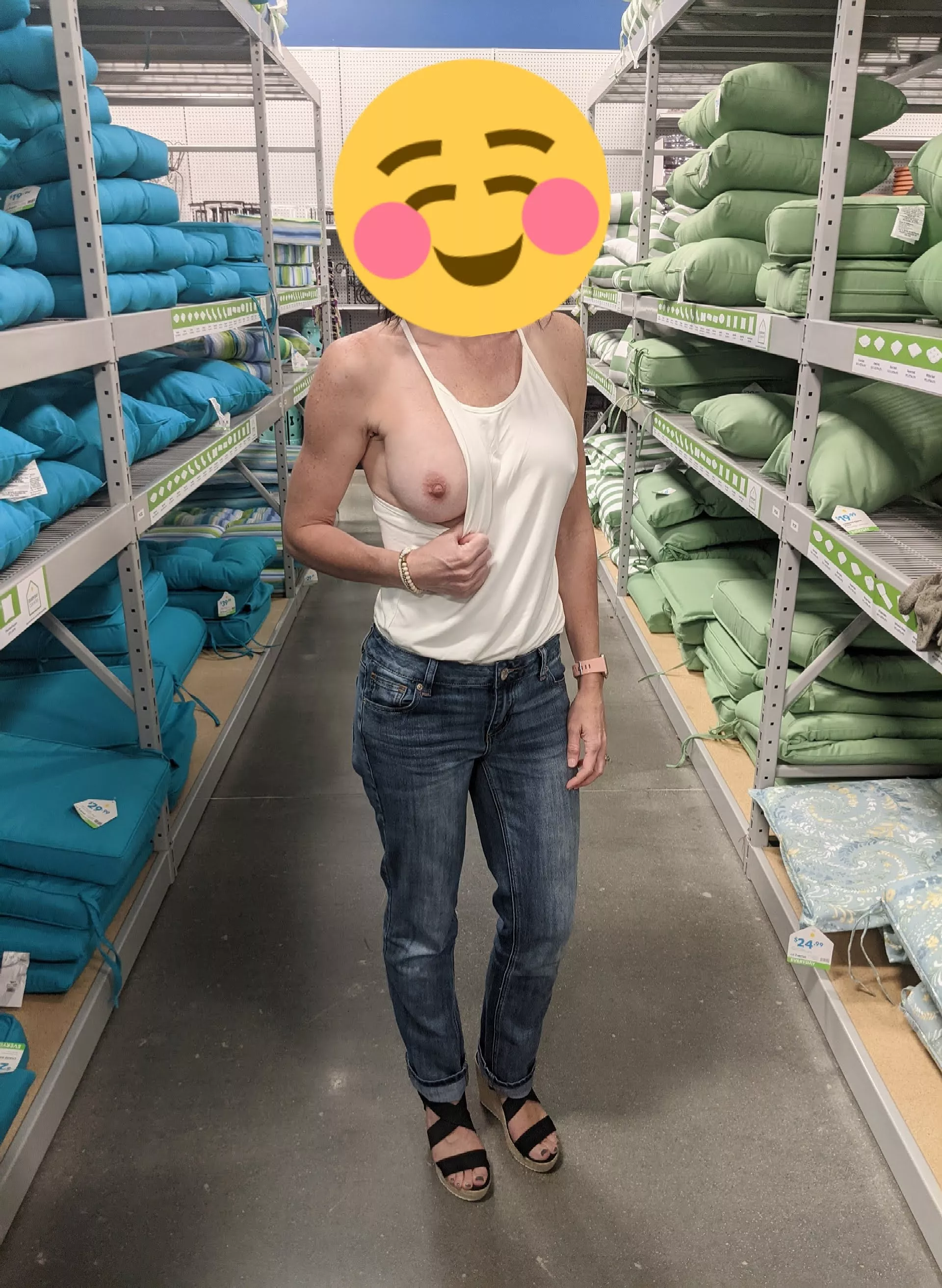 Flashing while shopping, the benefit of going braless