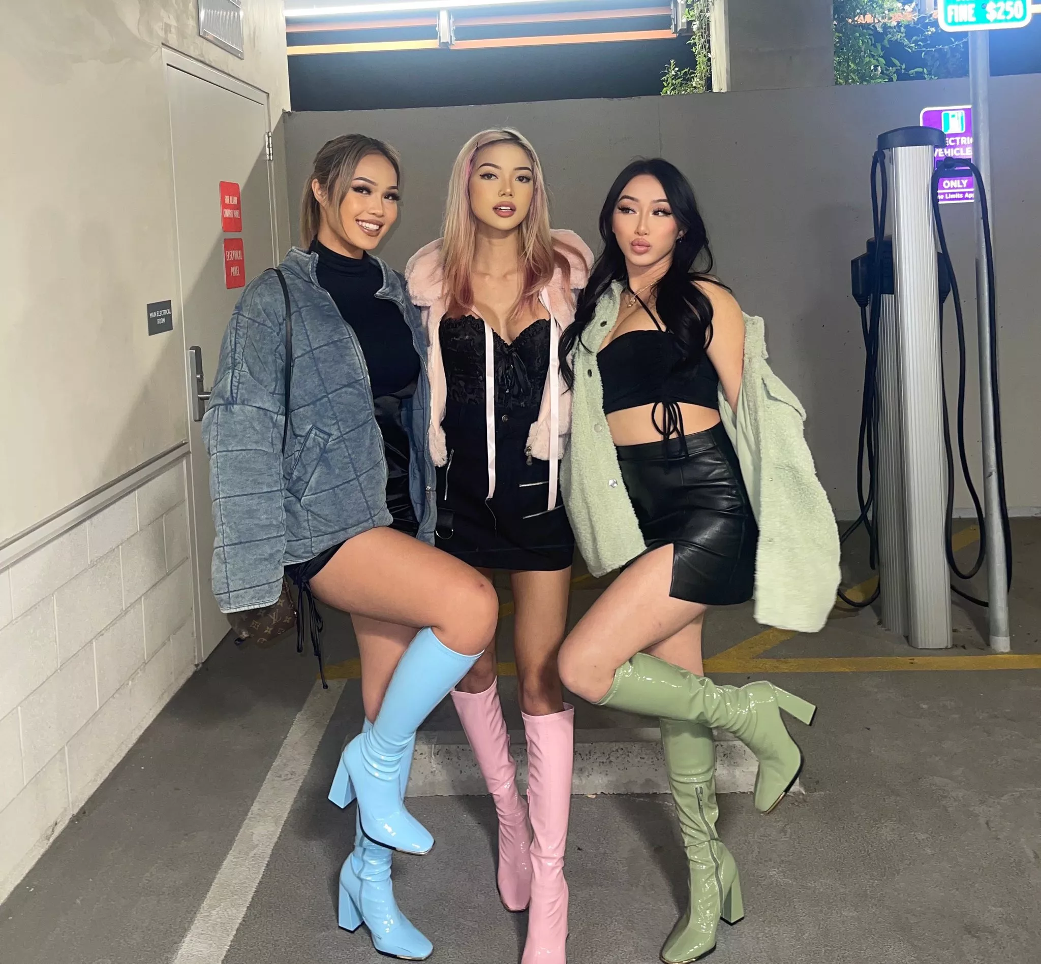 Flashy boot babes