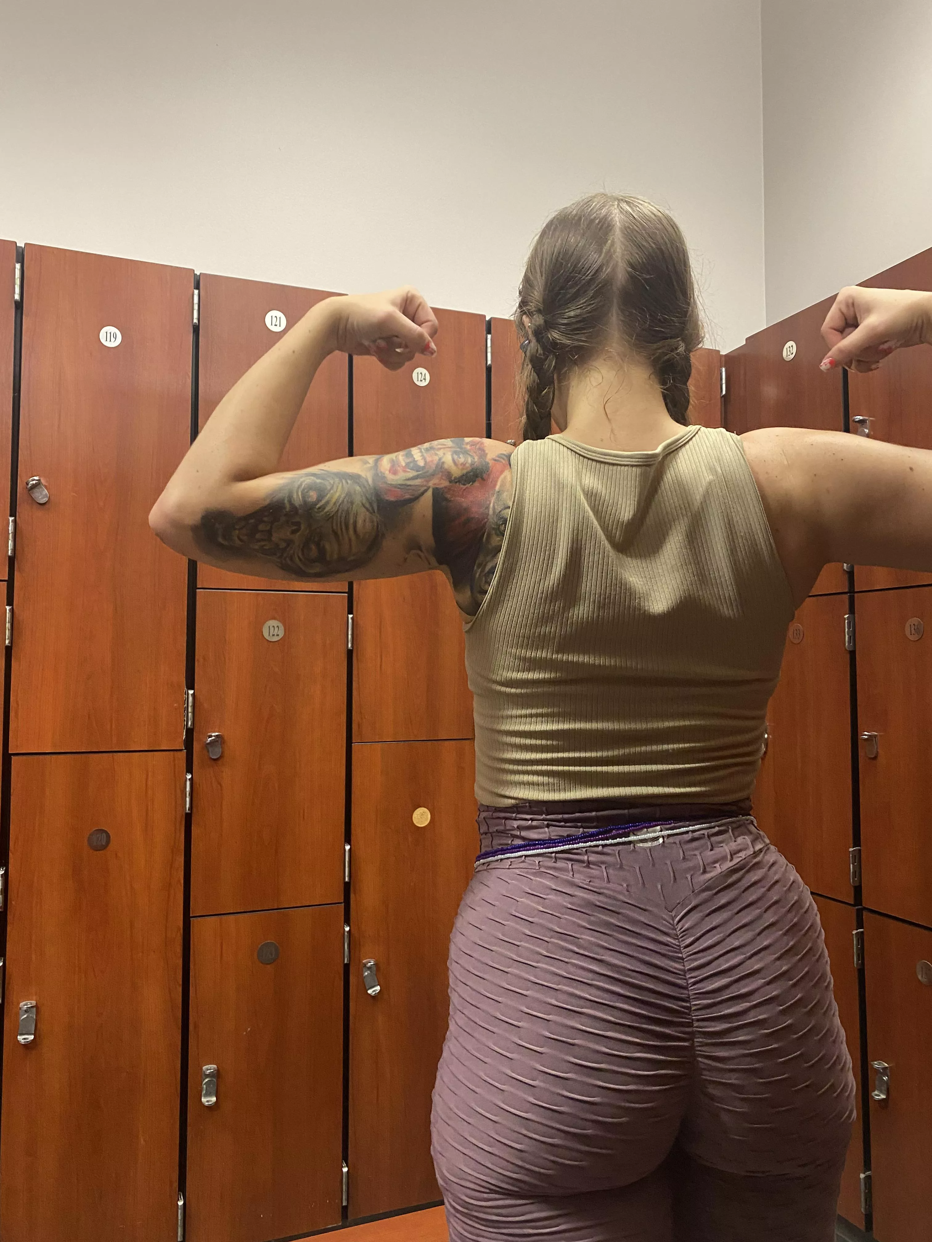 Flexin ðŸ’ªâœ¨ I consider myself a legging connoisseur [oc] [alt] [tatted]