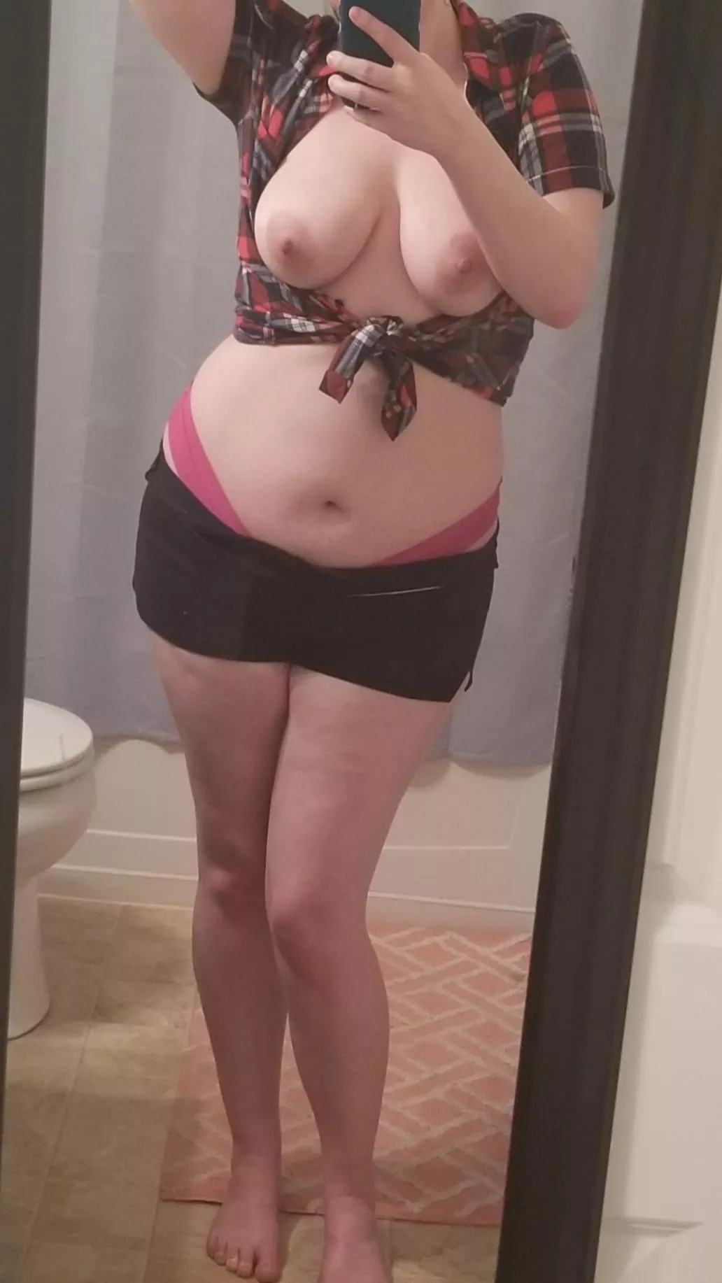 Flirty mirror selfie 🤪 [F32]