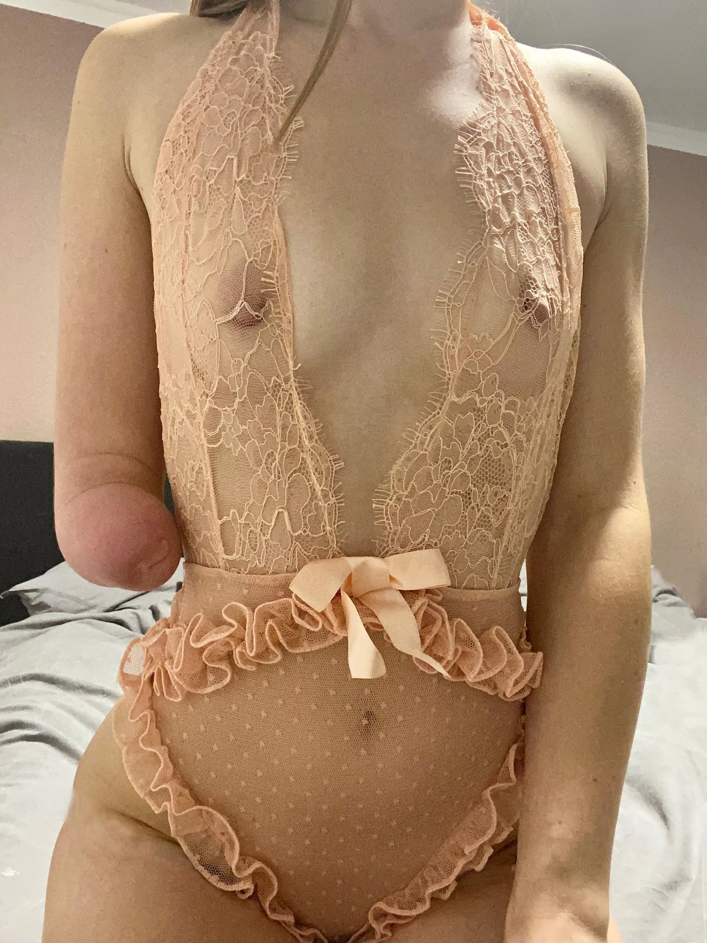 Follow me on my free OnlyFans!🔥 24 y/o, blonde, amputee, daily uploads, small boobs, little girl from Europe !🥰 Link in comments