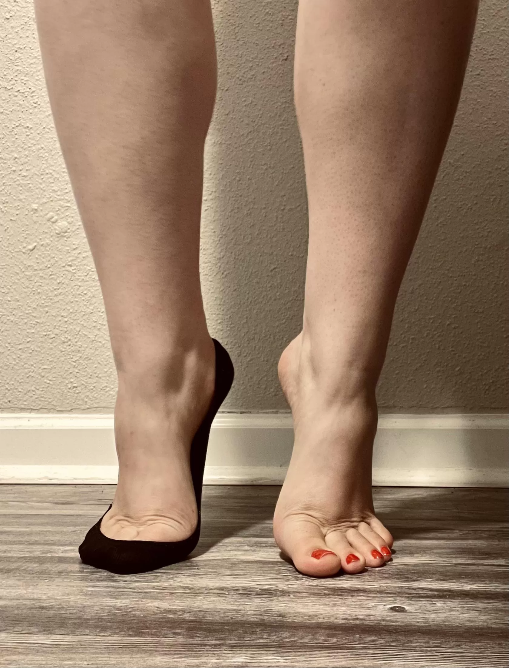 Foot Fetish- Sock on or off?😜