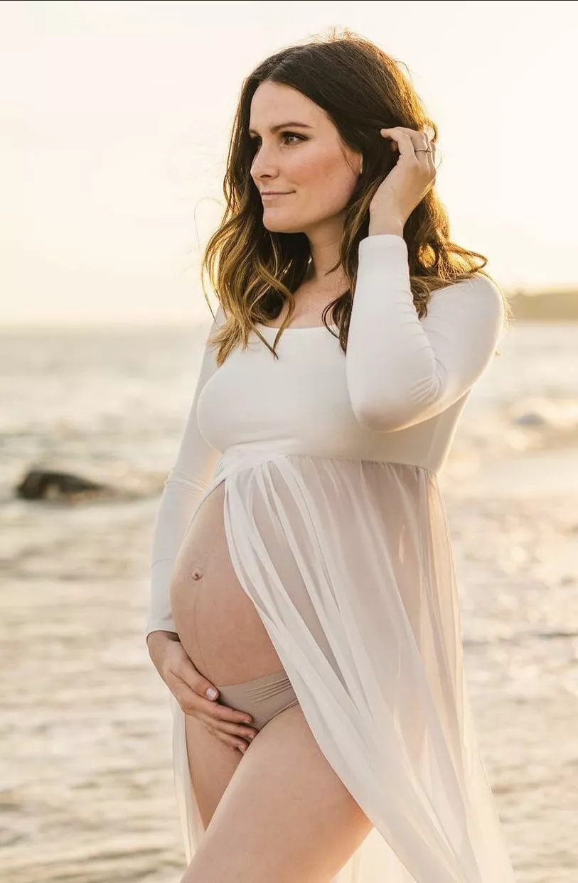 Former D1 runner, Maternity photo shoot