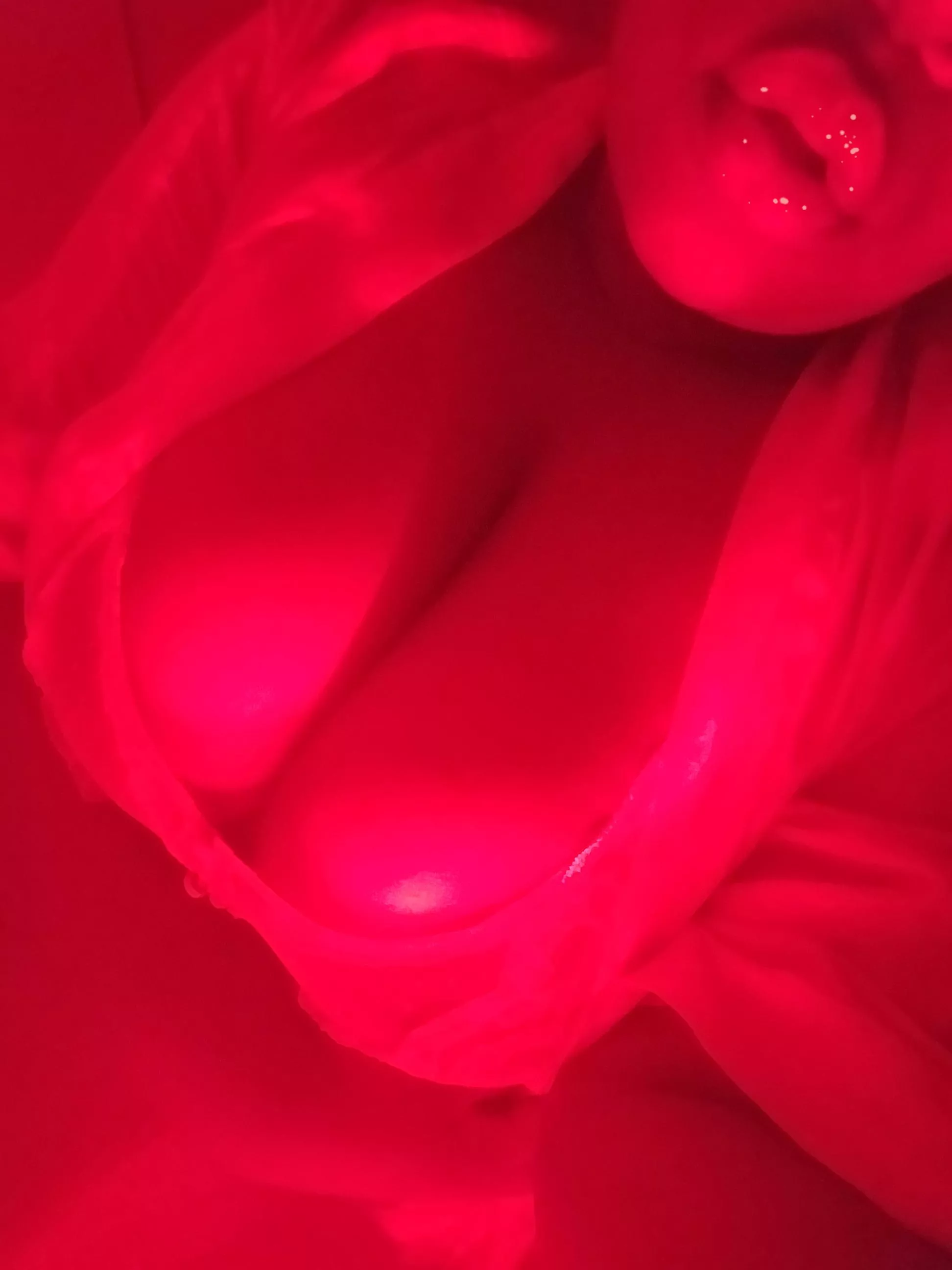 Found a red light bulb in the closet and well... ðŸŒº