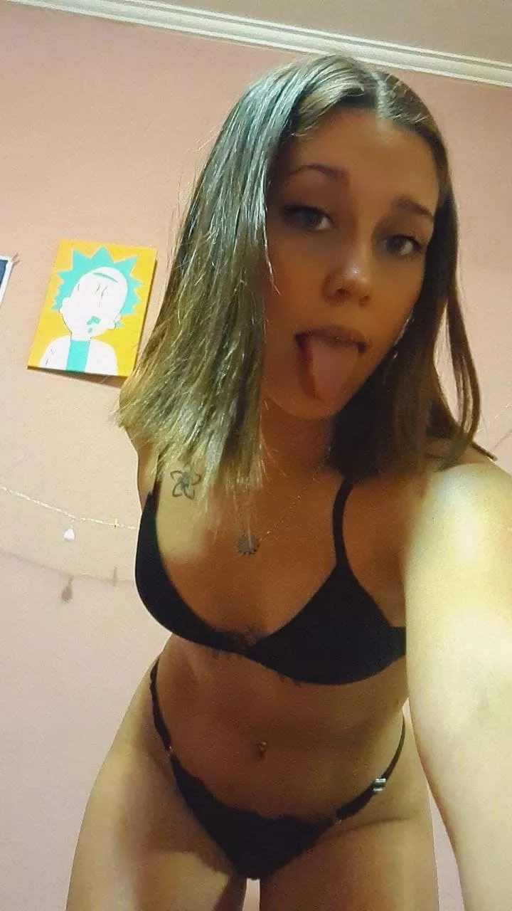 FREE dick rate today 🥳🥳 50% OFF 😋 18 yo PE student 🏋️‍♀️ 🍐 Best sexting of your life 🍐 Honest dick rating 🍐 VERY Interactive 🍐 Customs 💦 🍐 Solo