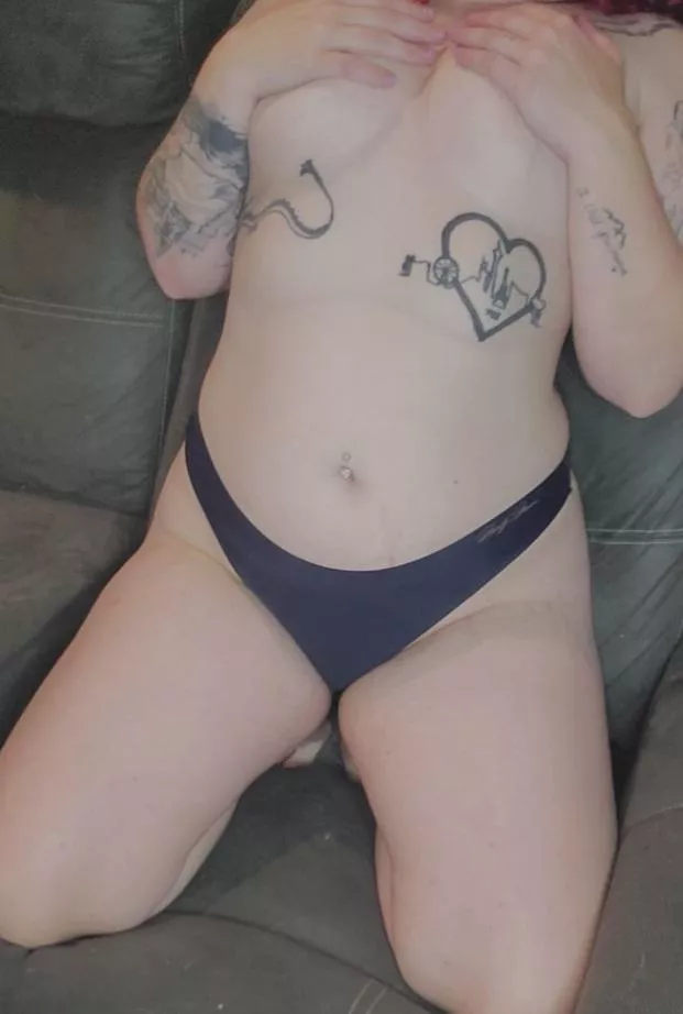 Free Sub 💋 Fetish Friendly, Customs, Sexting 👅 free content, pre recorded Anal and toy play. 🔥cosplay coming soooon. Undies && other for sale!! Mention REDDIT for a dick rate. 🍆 Cum play with me!