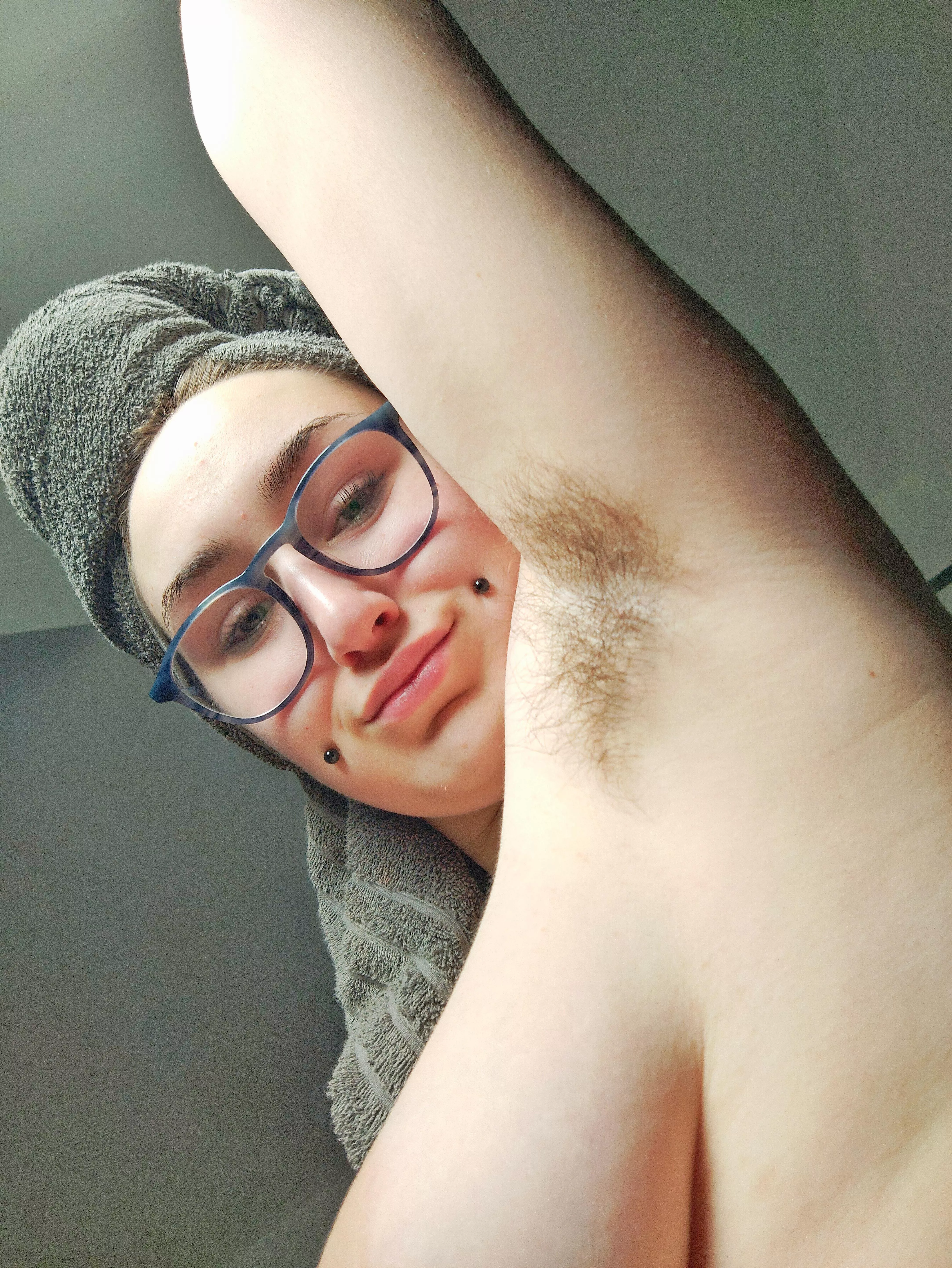 Fresh out the shower! My armpit addict boyfriend is gonna be so mad when he finds out I've cleaned my pits without letting him sniff them first ðŸ¤£ I have a feeling you'll prefer them dirty too...