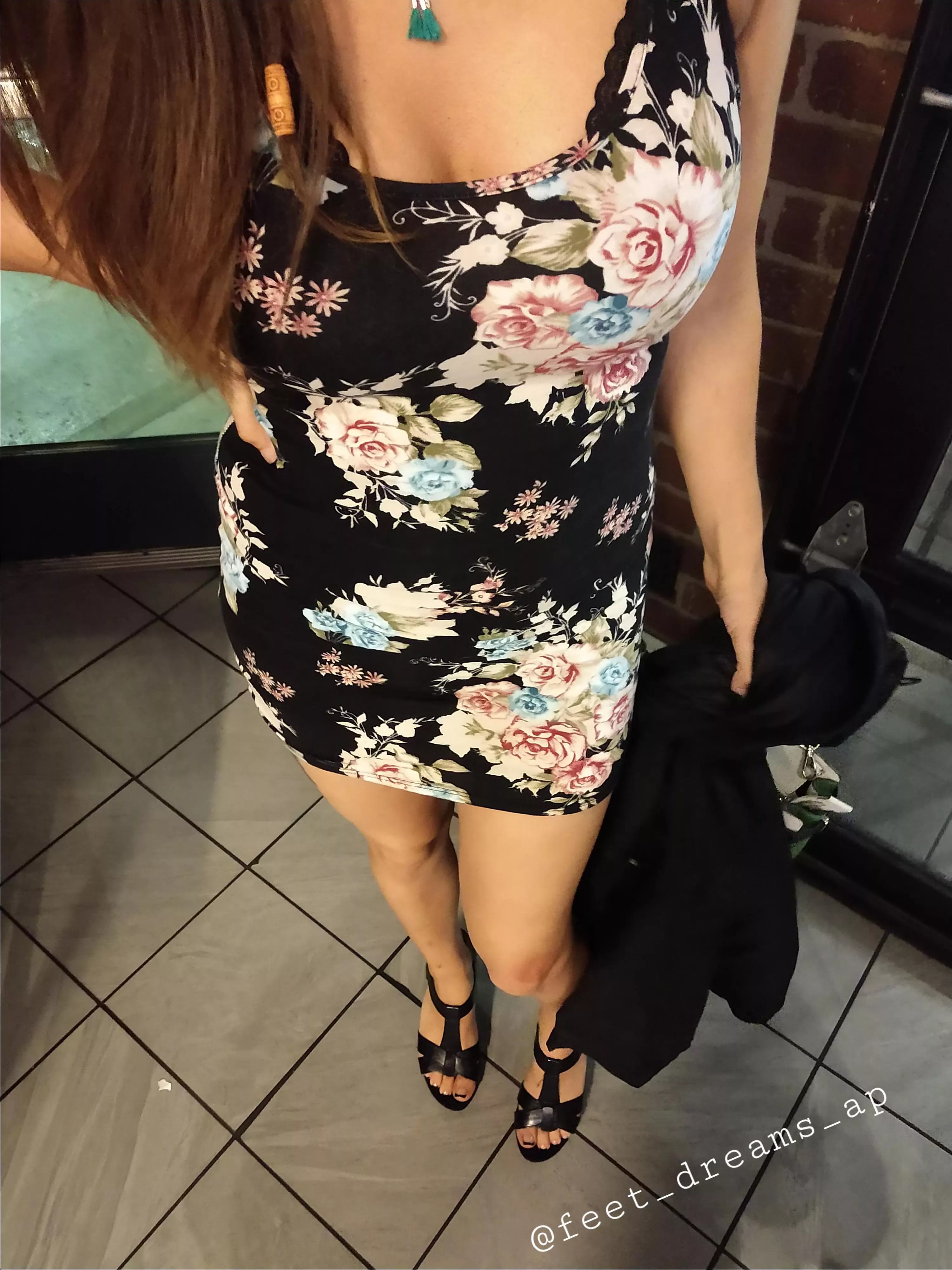 Friday night out on the town 🖤🌸