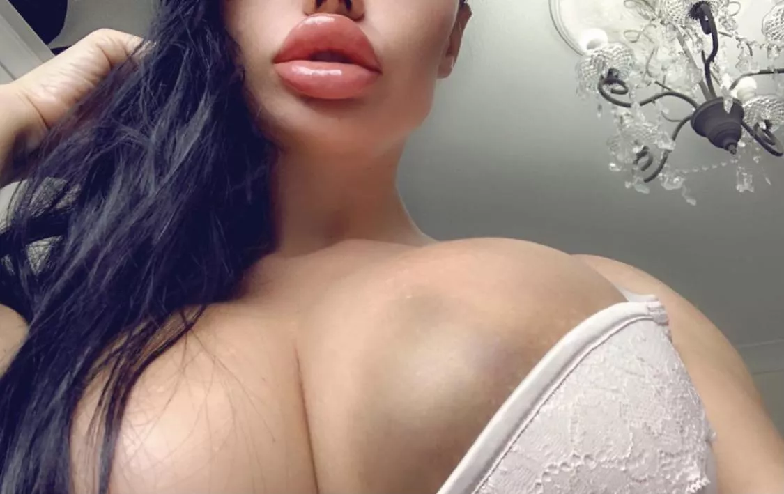 Fuck doll mouth & bruised plastic tits