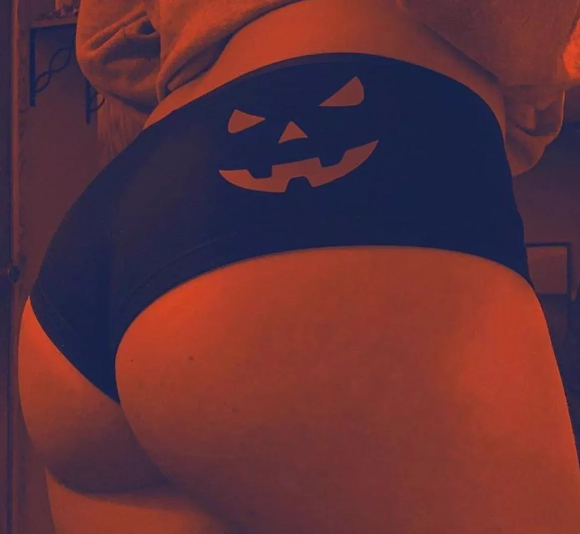 fuck me in my halloween panties?? ðŸŽƒðŸ¤¤