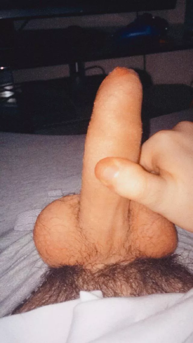 full of cum and need some help getting it out ðŸ˜ðŸ˜‹ðŸ’¦ dm me if u think u can ðŸ¥µ