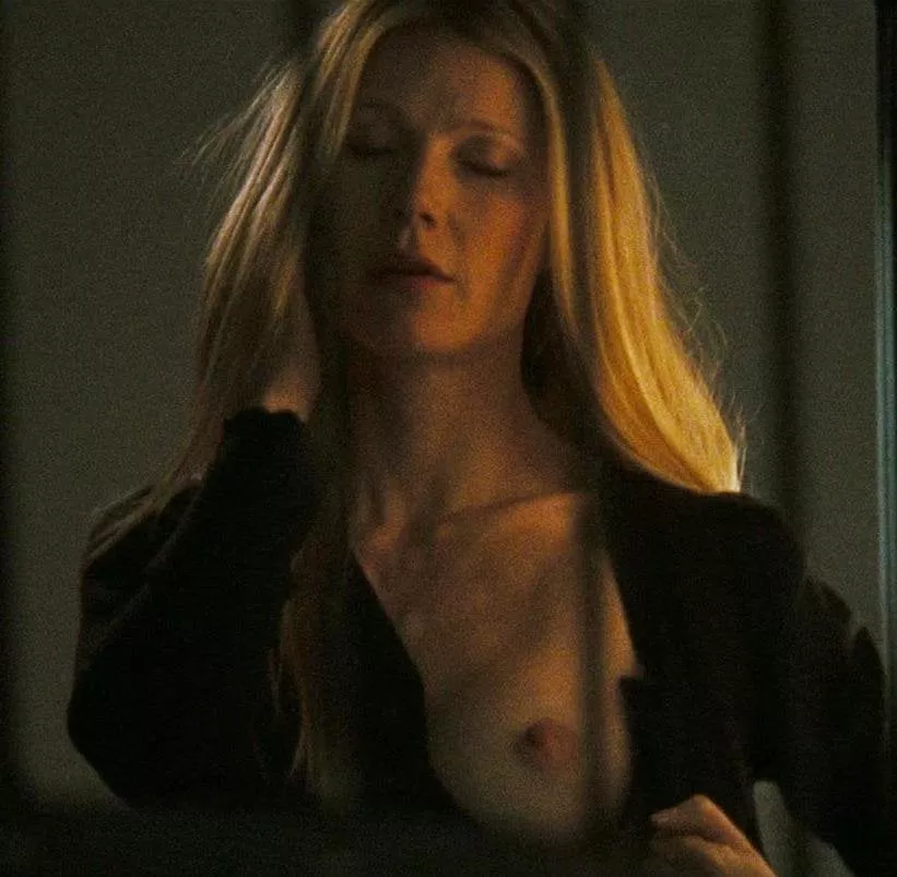 Fun fact: in preparation for this scene, Gwyneth Paltrow invited the film's director to her trailer to show him her breasts. Such a lucky director!